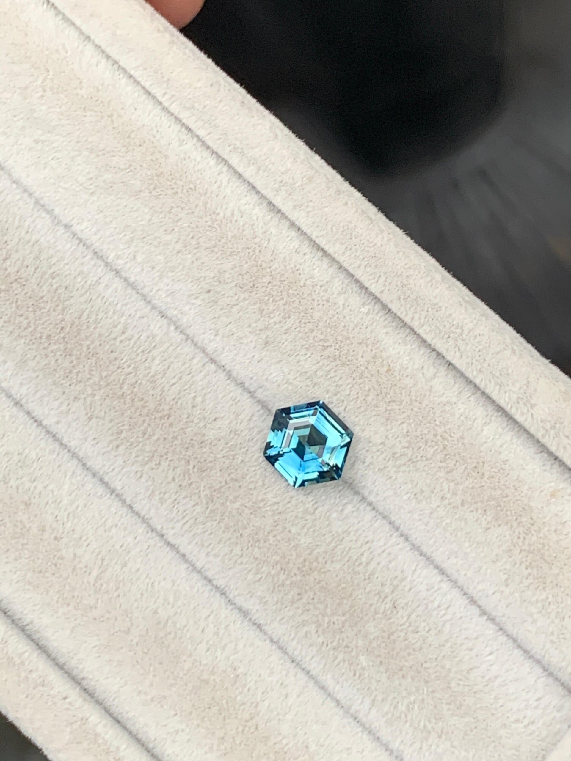 Safira Teal Fancy de 1,54ct