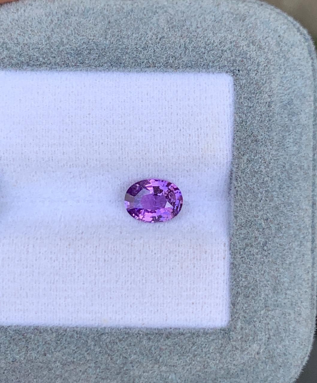 Violetter Saphir Oval 1,11 ct