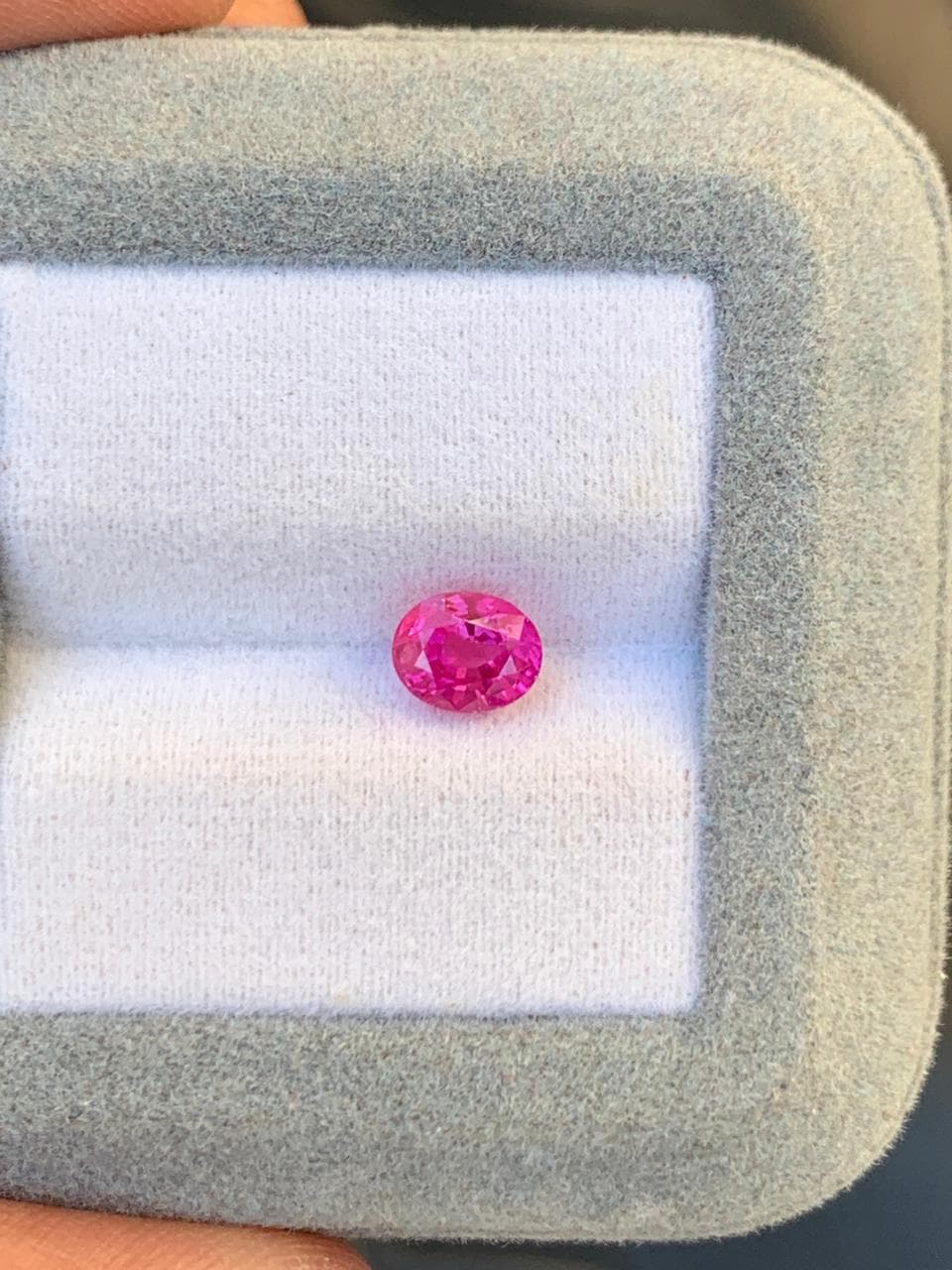 Rosafarbener Saphir Oval 1,27 ct — Vietnam