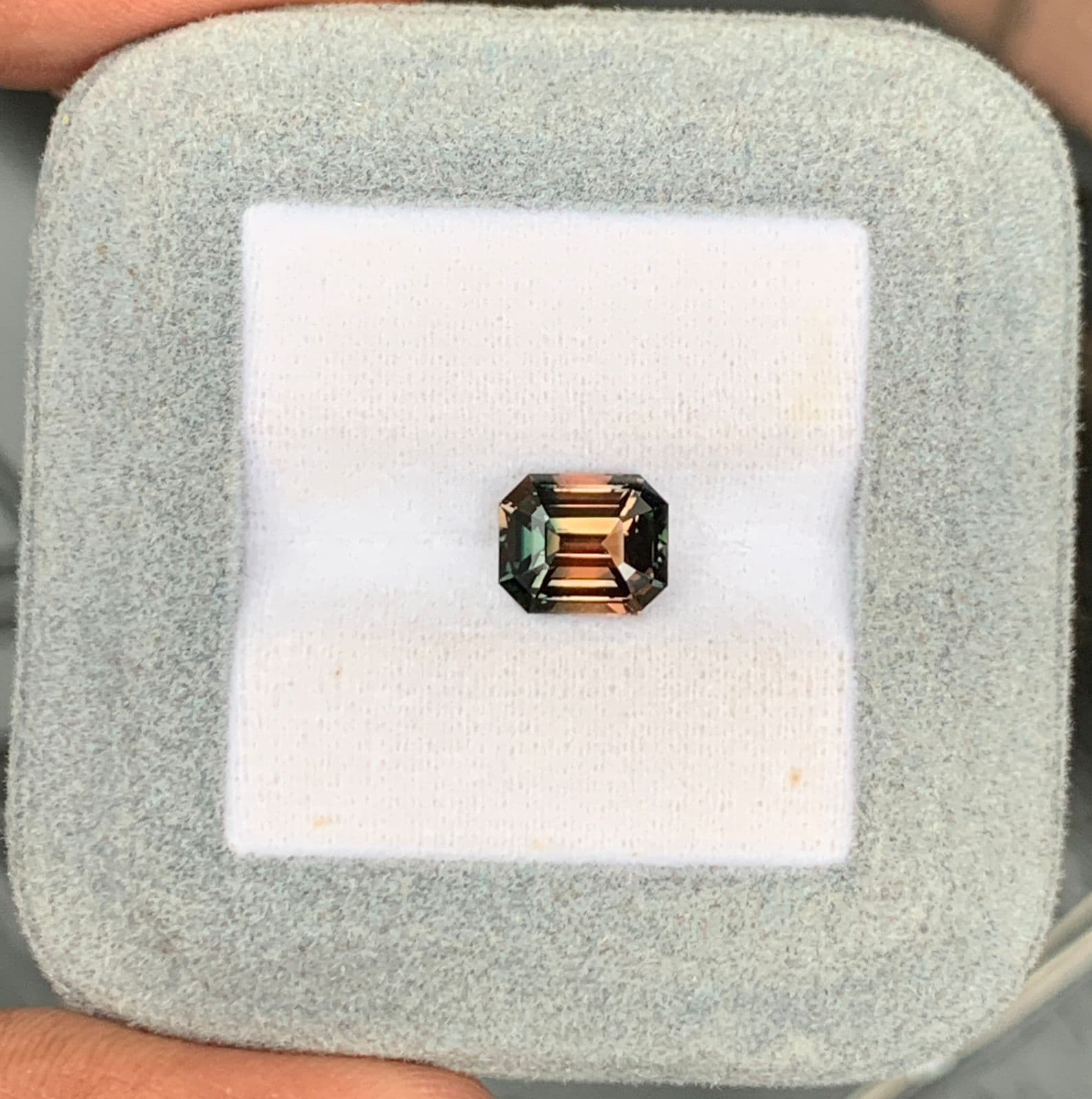 Bicolor-Saphir Rechteck 3,05 ct — Madagaskar, Erhitzt