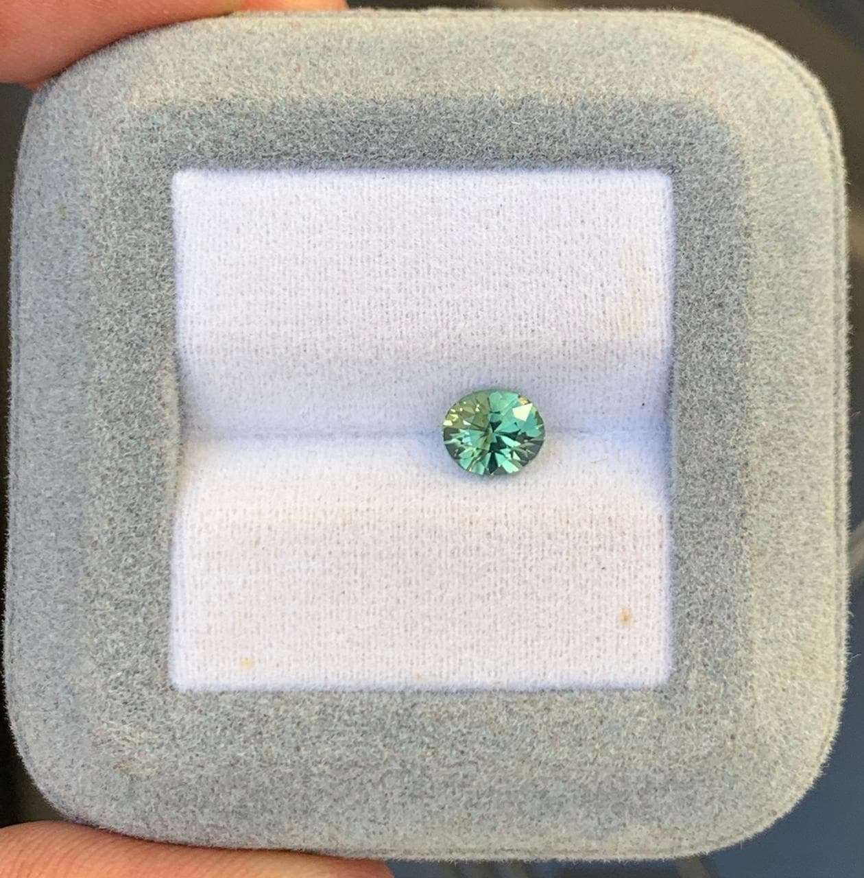 Grüner Saphir Oval 1,11 ct