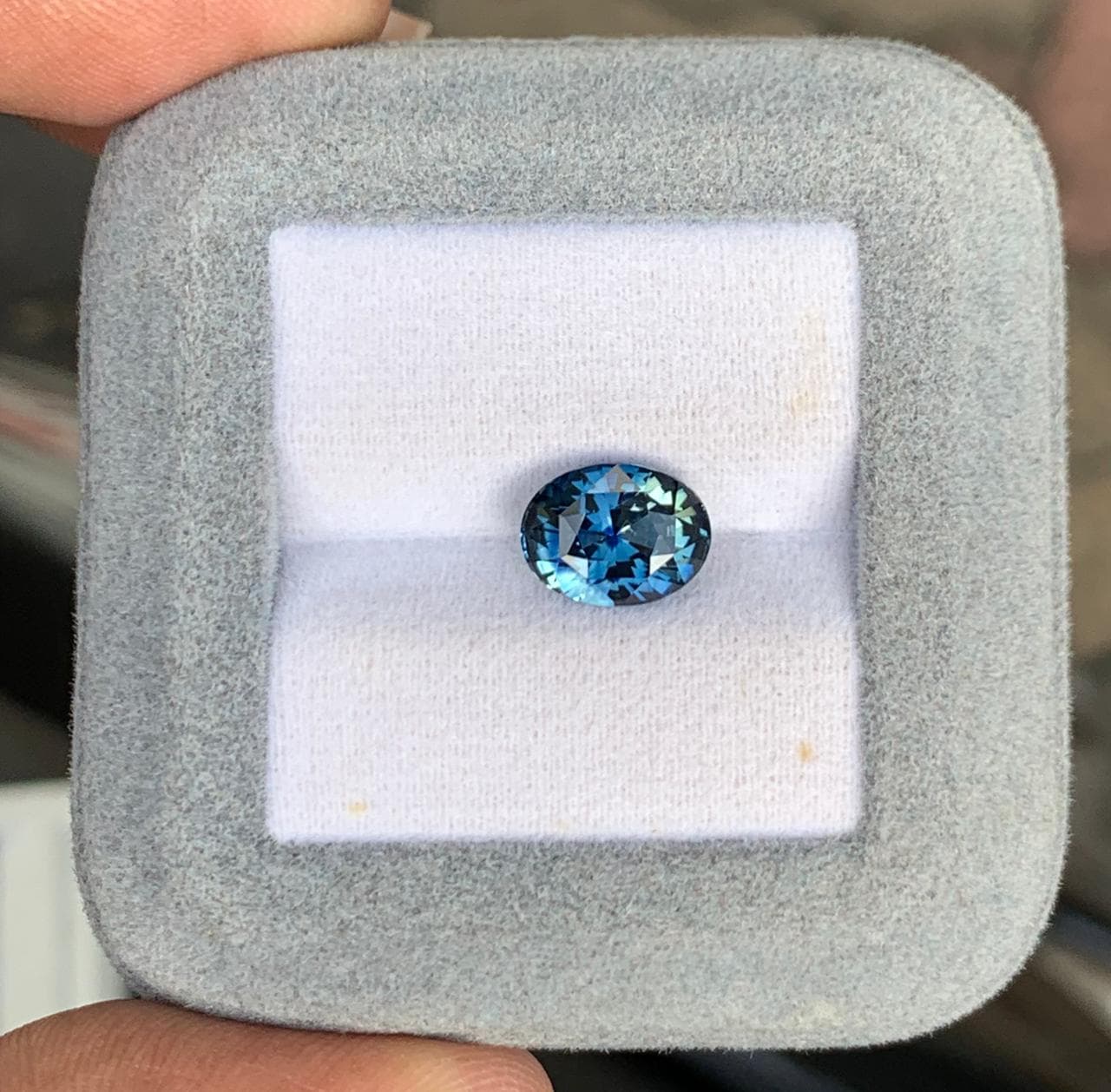 Teal-Saphir Oval 3,54 ct