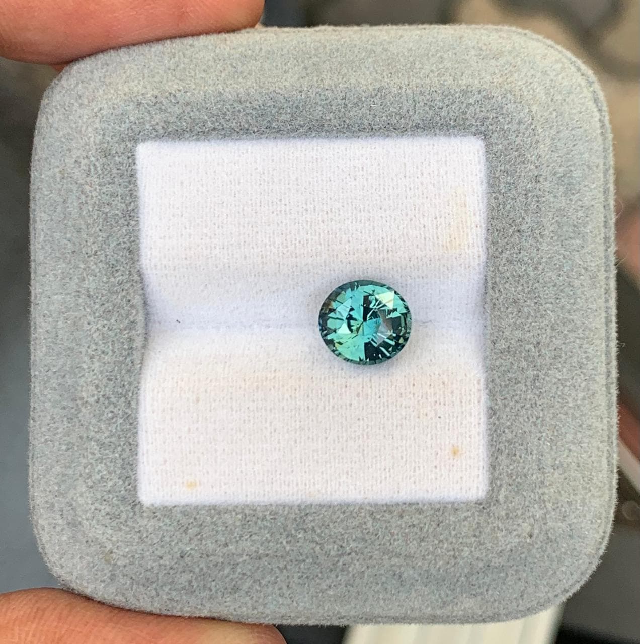 Ovaler Teal-Saphir von 3,02 ct