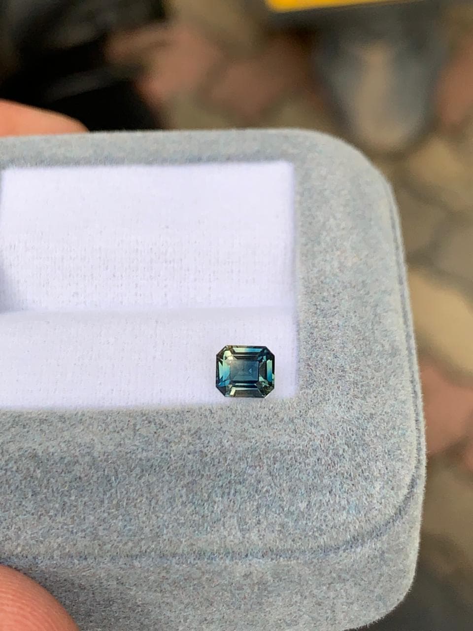 Bicolor-Saphir Rechteck 0,88 ct