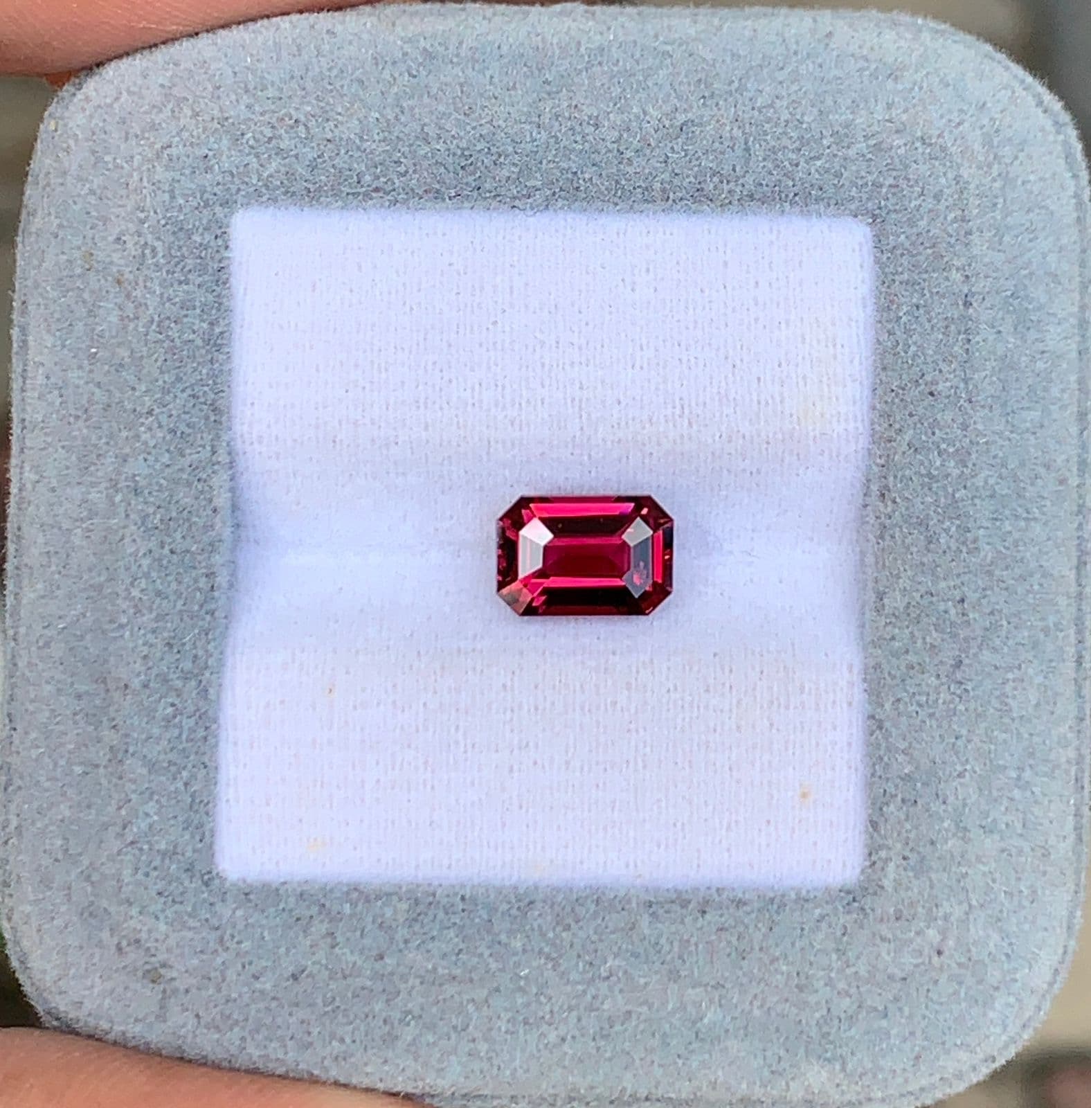Granate Rodolita Rectángulo de 2,70 ct
