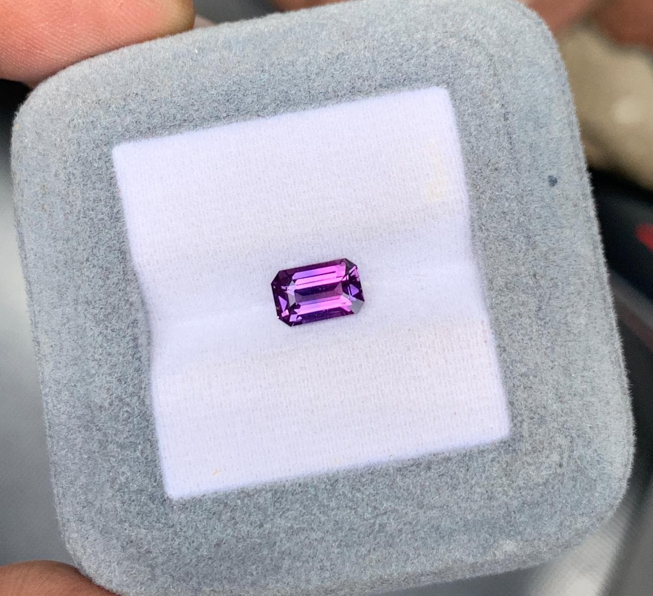 Violetter Saphir Rechteck 1,58 ct — Madagaskar