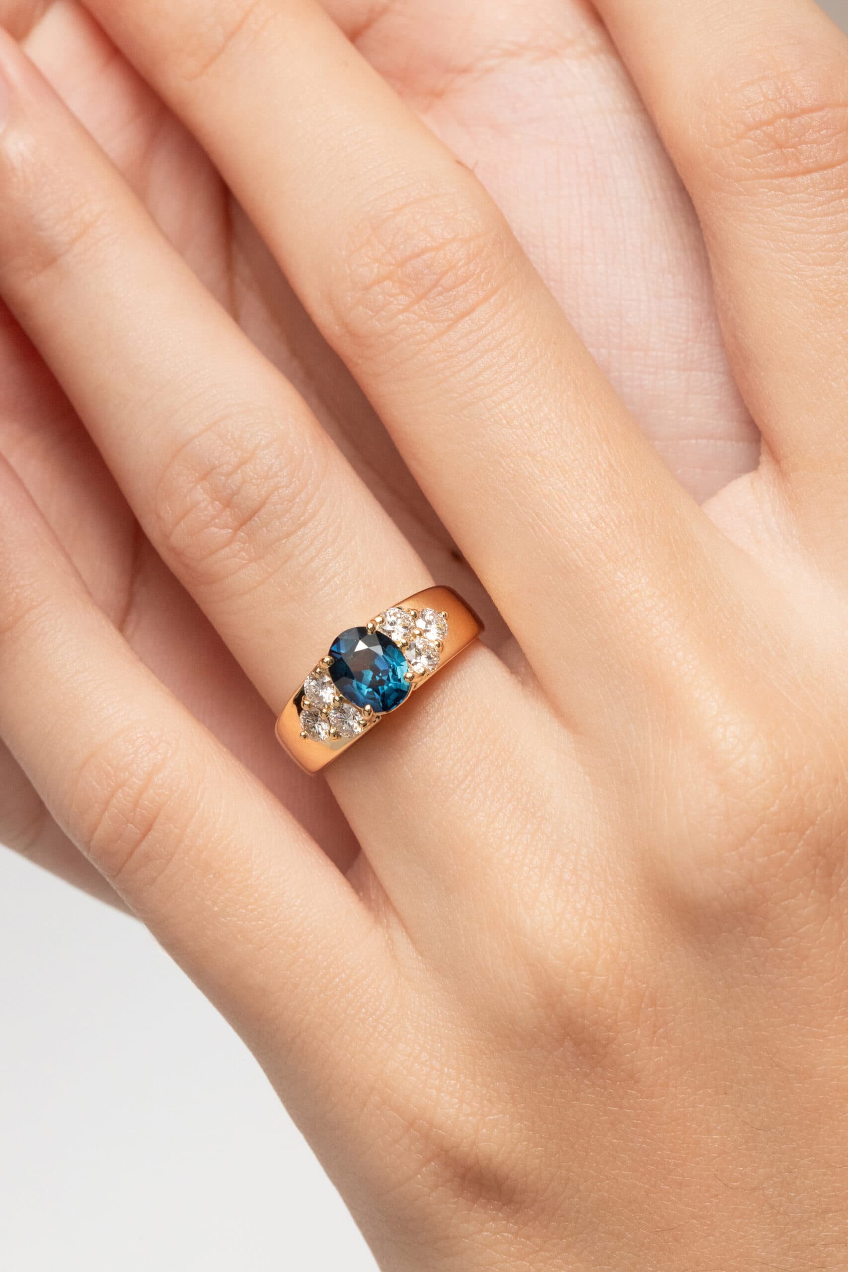 fiancailles bague saphir teal bleu moderne