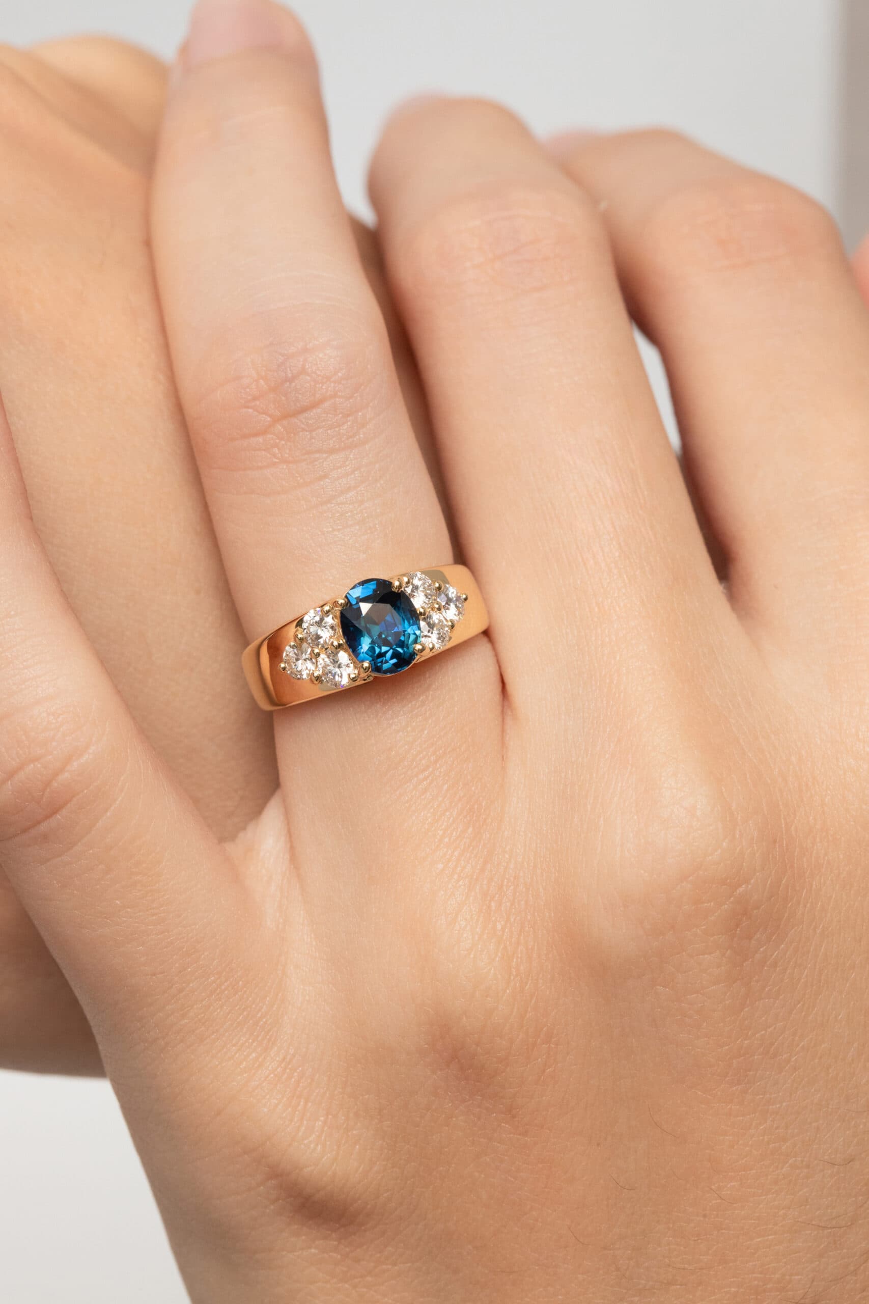 fiancailles bague saphir teal bleu moderne