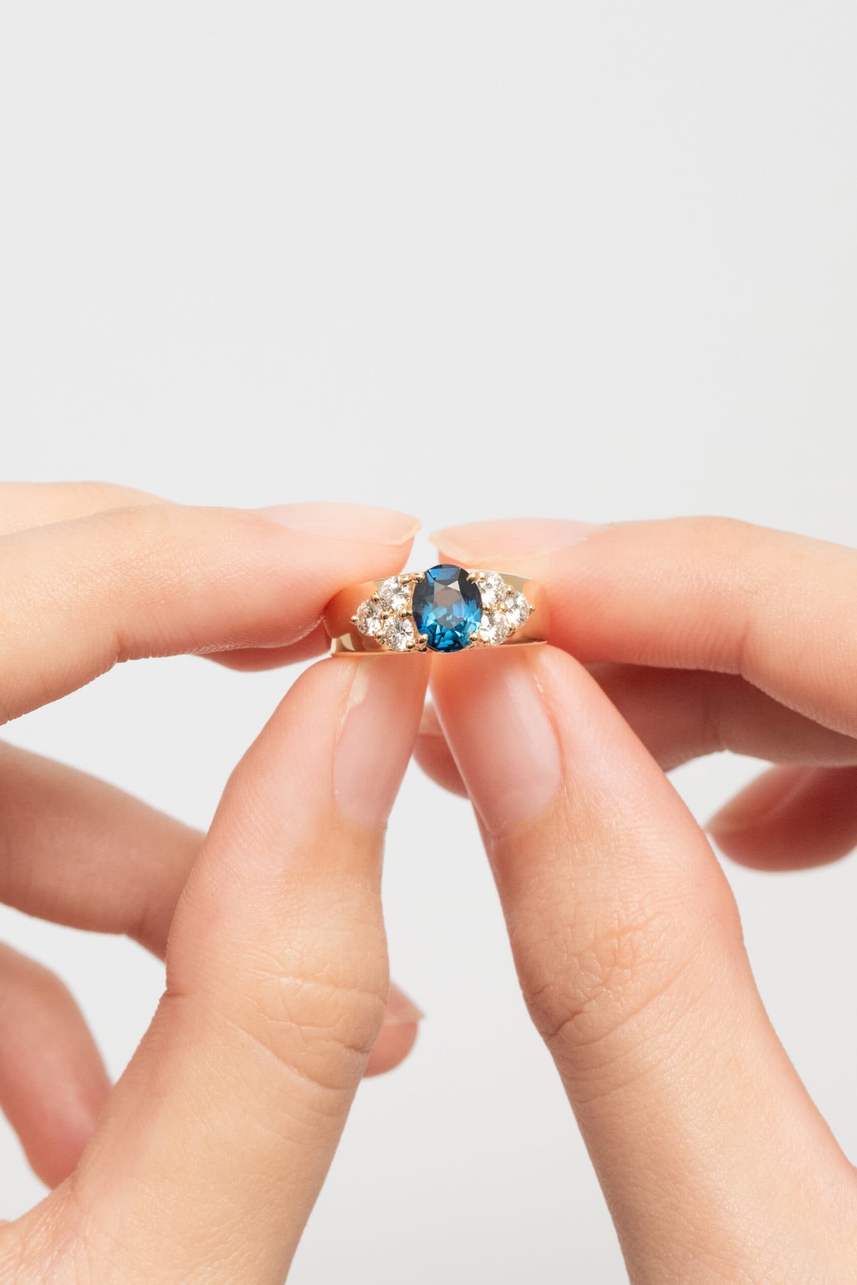 fiancailles bague saphir teal bleu moderne