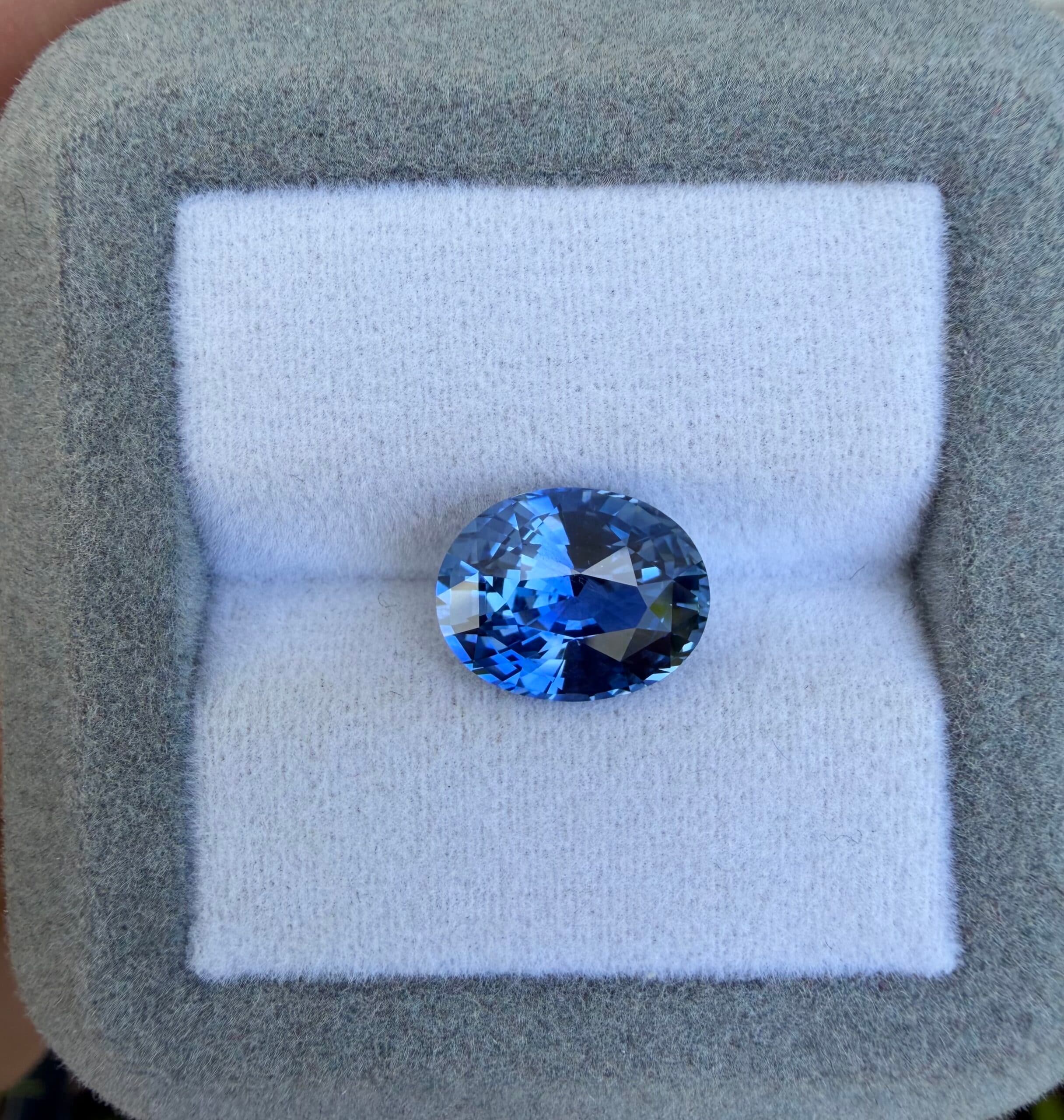 Blauer Saphir Oval 4,66 ct