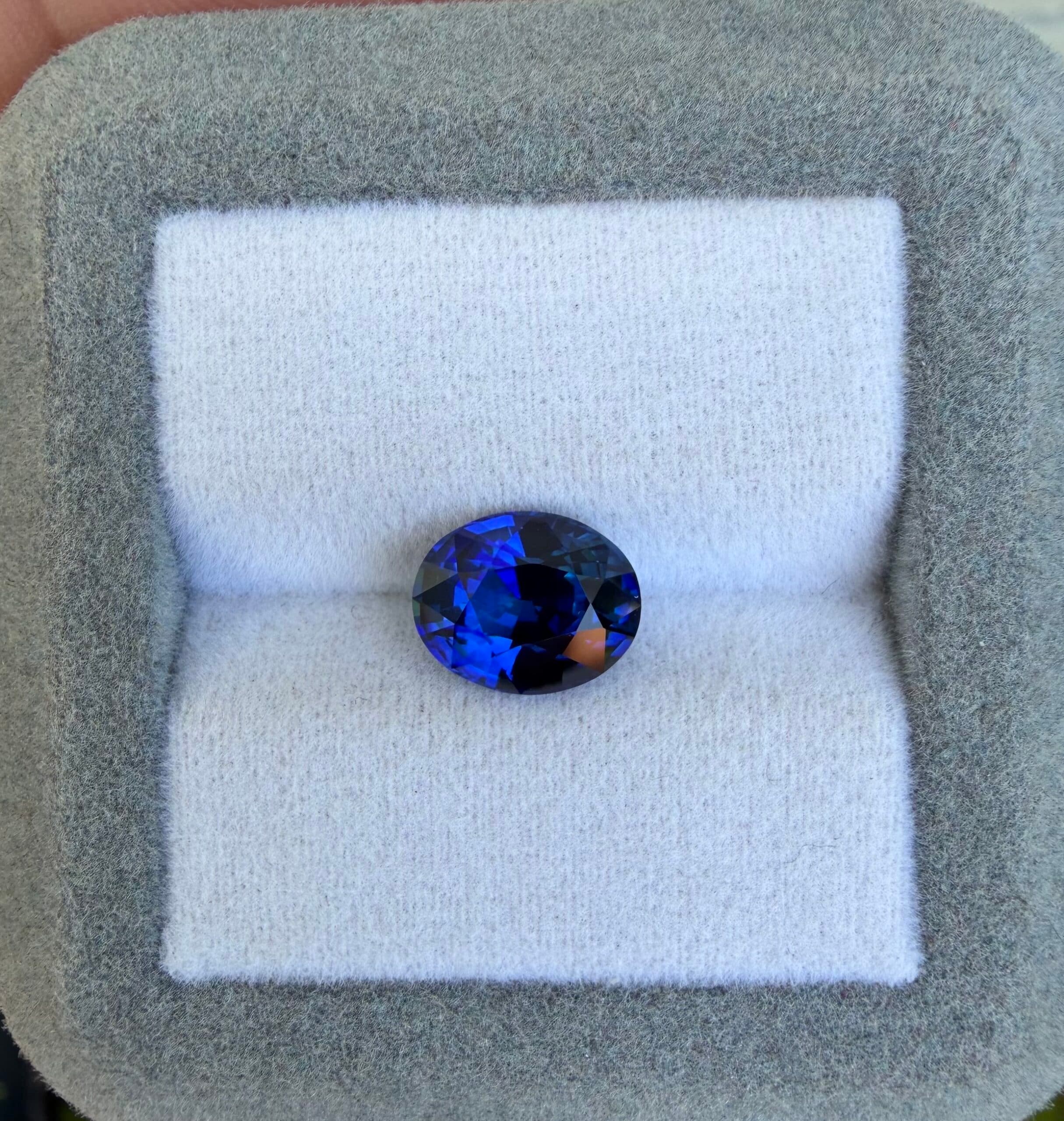 Blauer Saphir Oval 3,27 ct