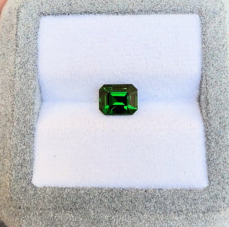 Tsavorita Corte Esmeralda de 1,57ct