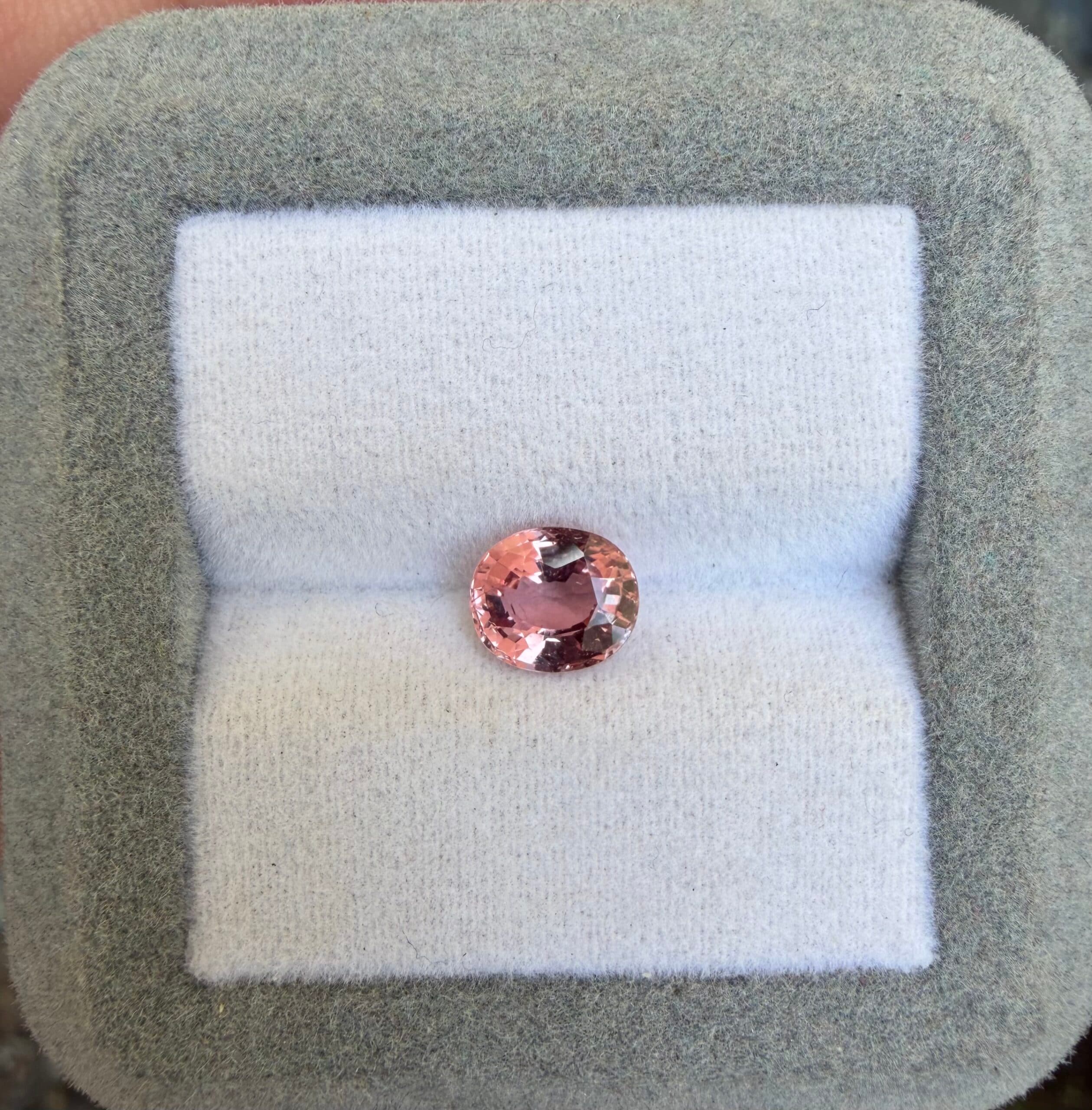 Padparadscha Saphir Oval 1,52ct — Madagaskar (3)