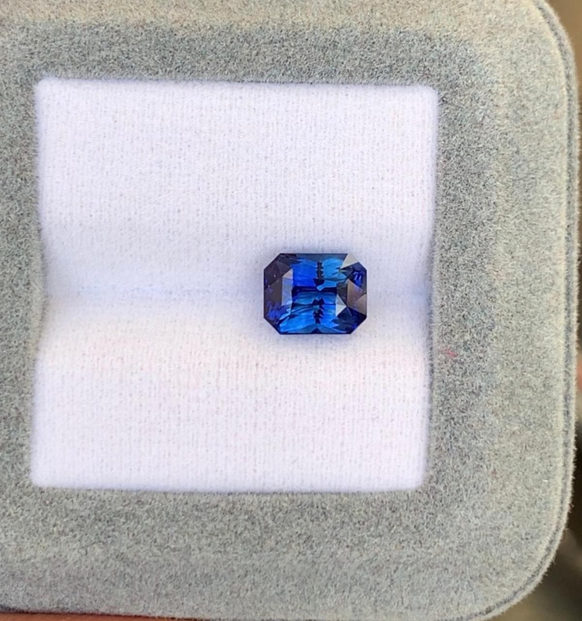 Blauer Saphir Radiant 2,55 ct — Sri Lanka