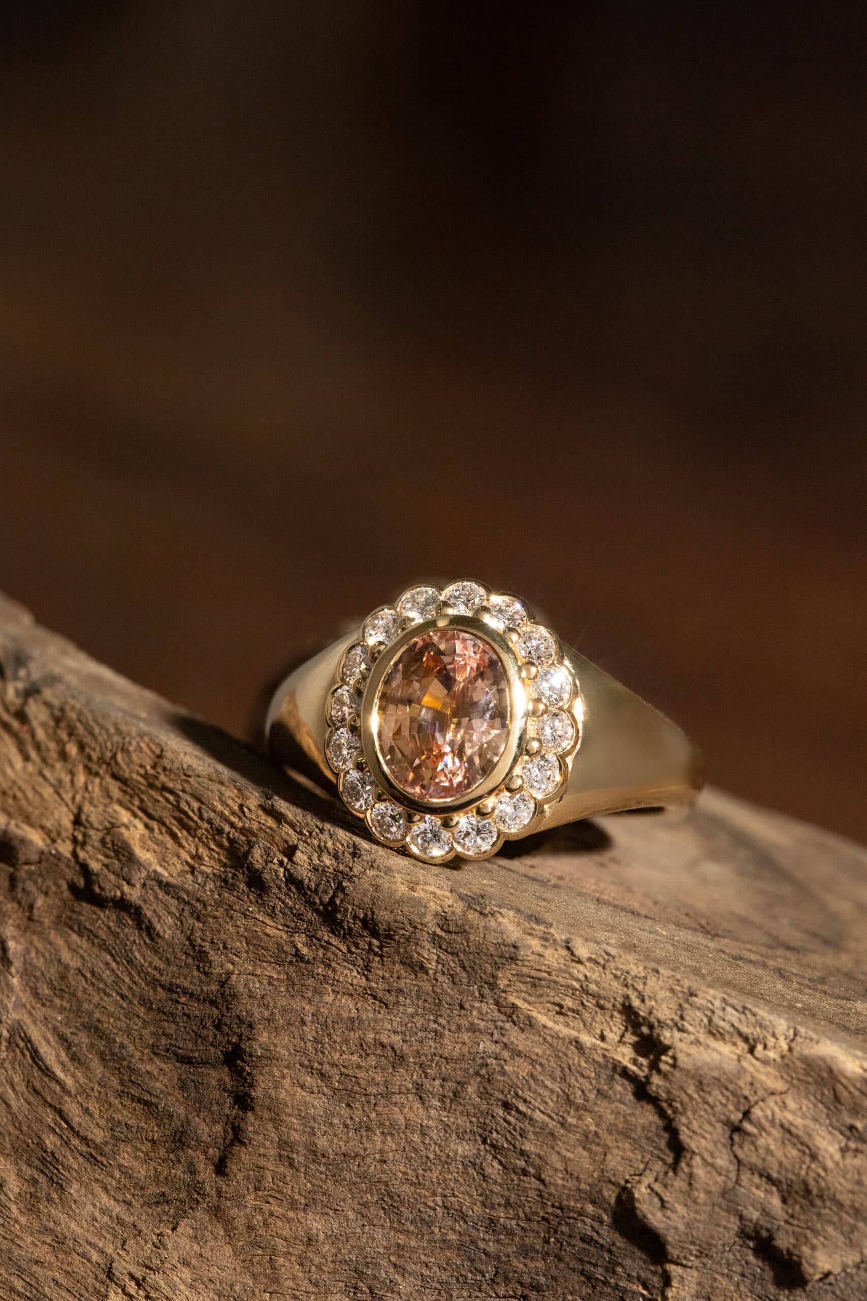 fond bague de fiançailles saphir pêche