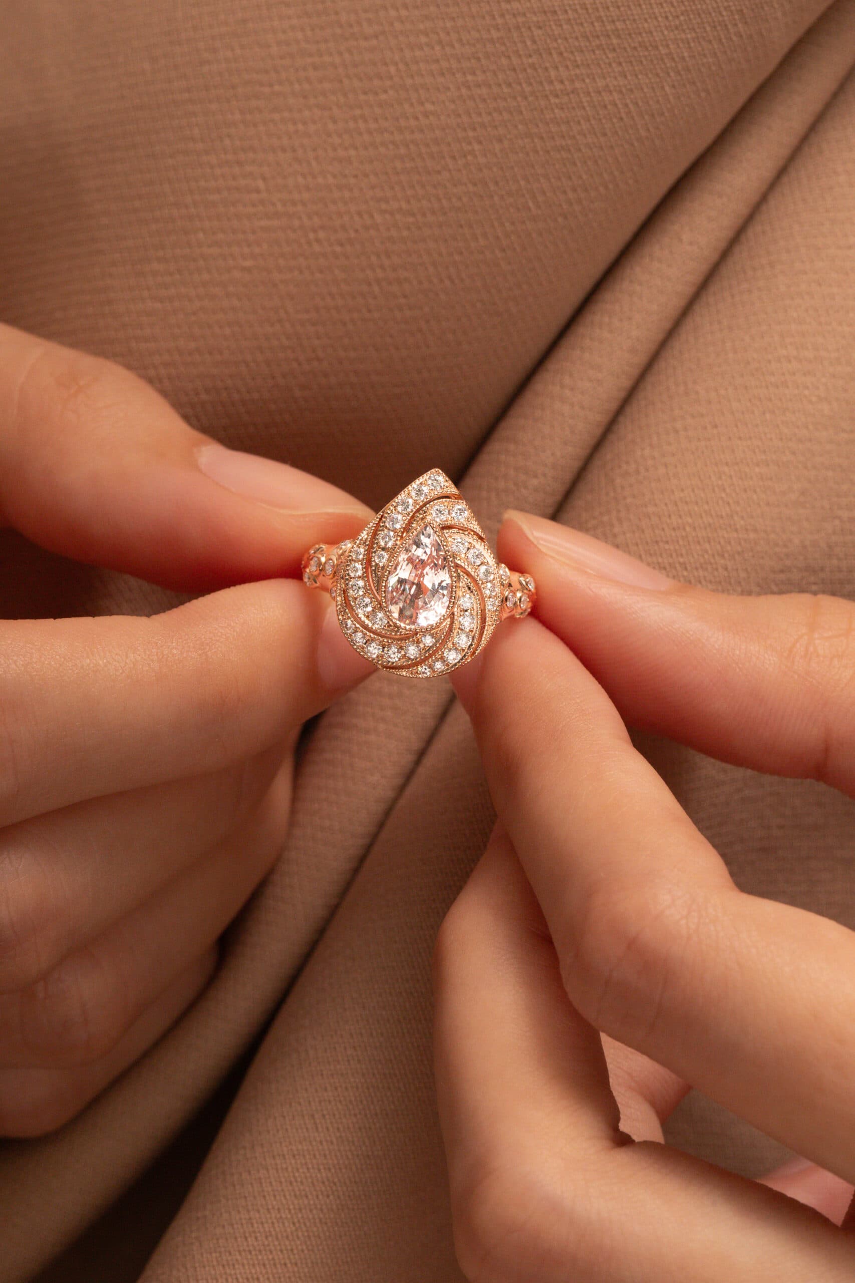 Bague saphir pêche, 2,03 ct