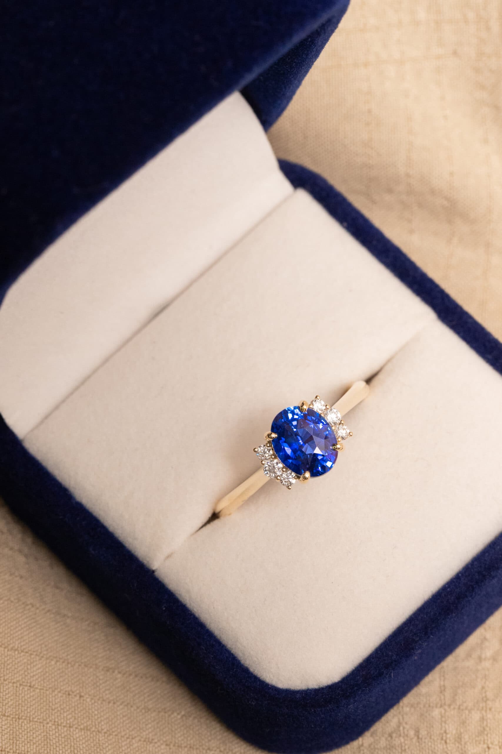 Bague saphir bleu royal, 2,55 ct