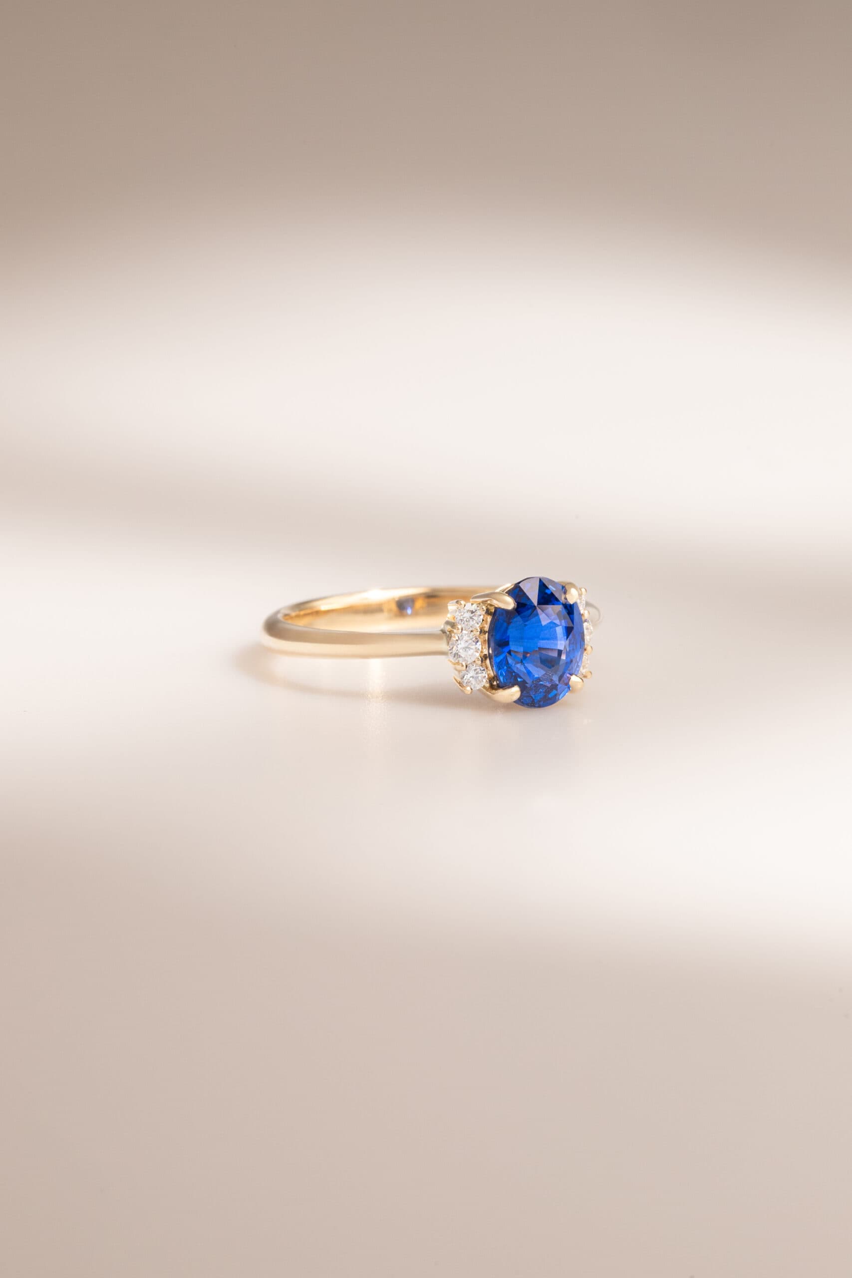 Bague saphir bleu royal, 2,55 ct