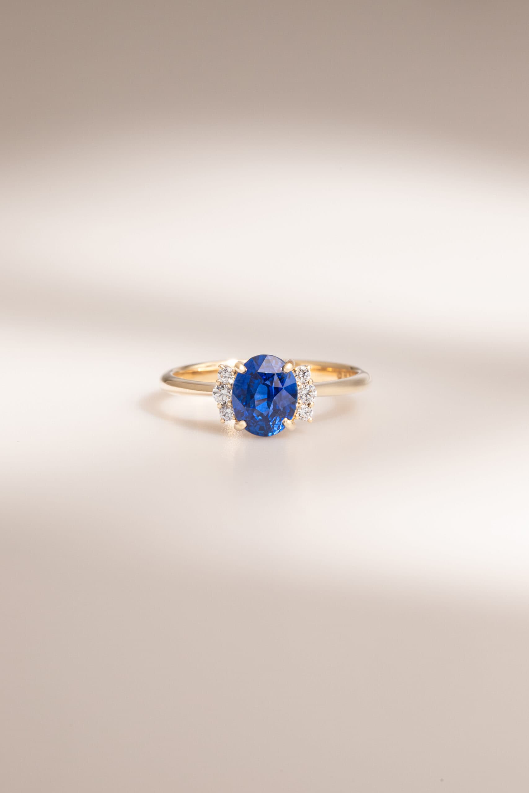 Bague saphir bleu royal, 2,55 ct