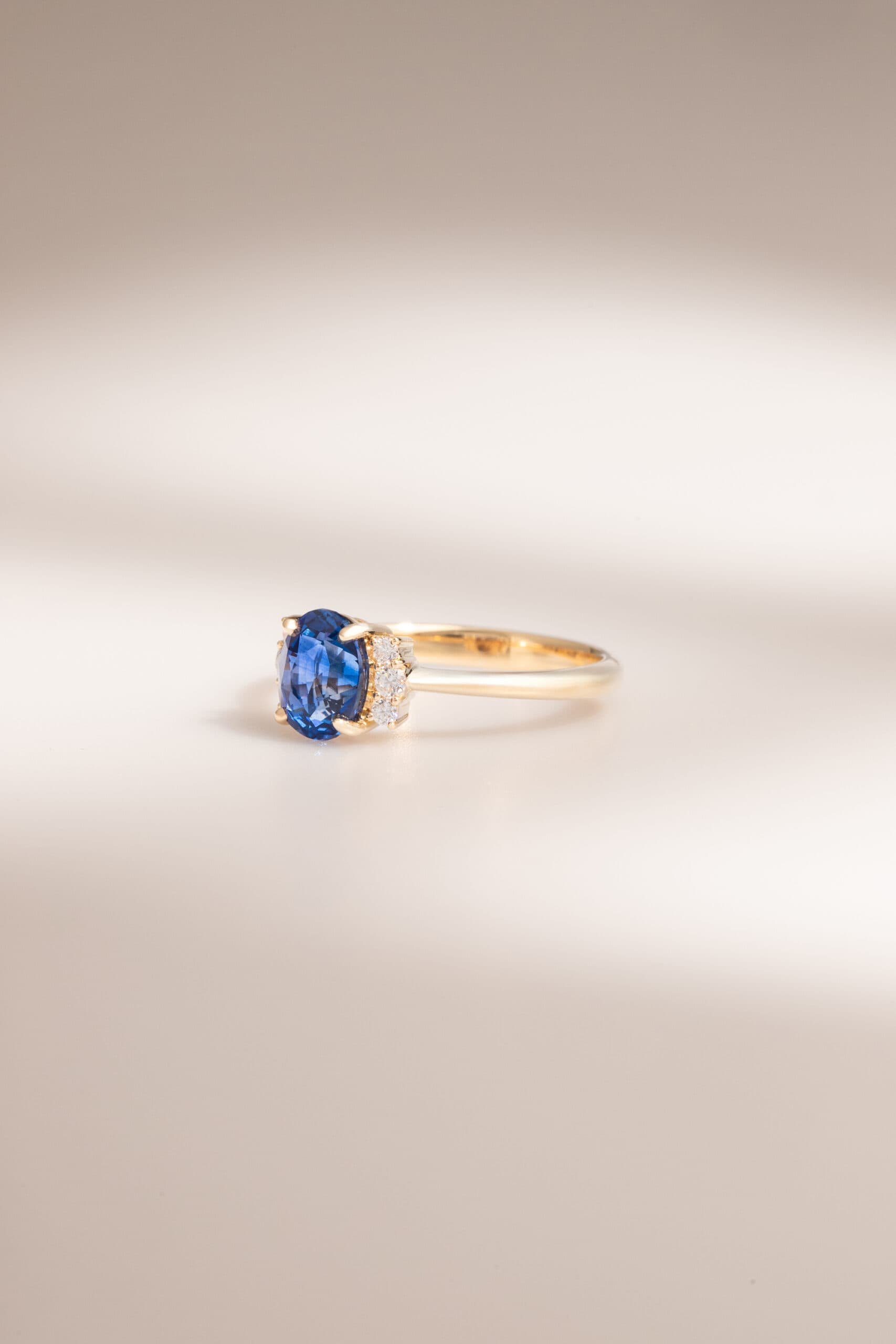 Bague saphir bleu royal, 2,55 ct