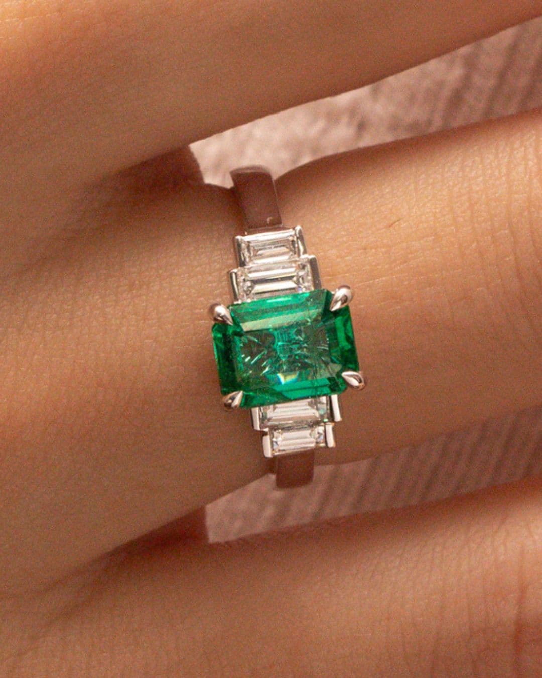 Bague de fiançailles avec Emeraude