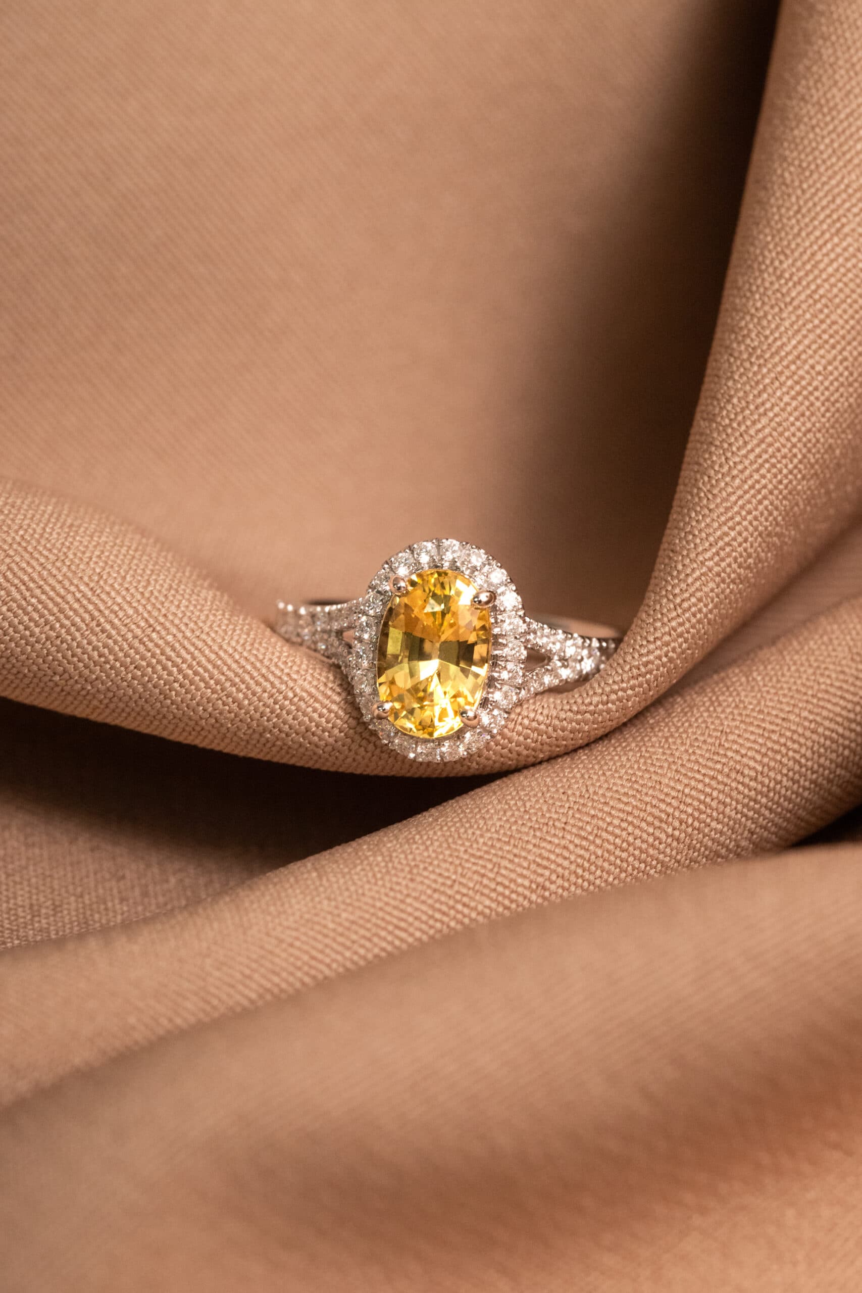 Bague saphir jaune, 1,77 ct