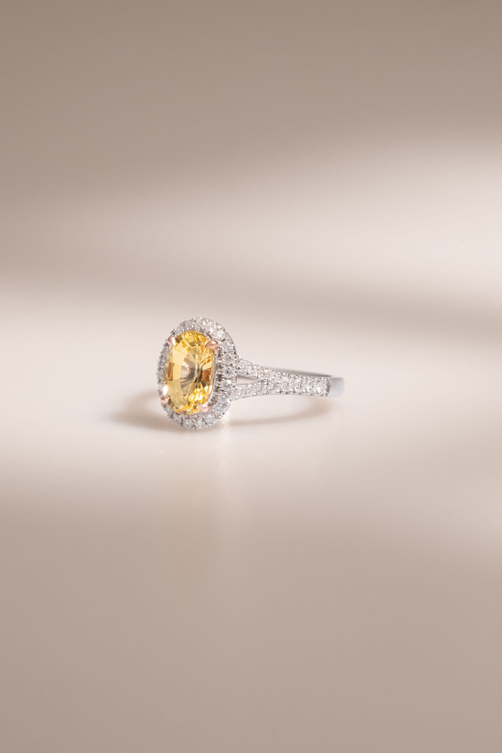 Bague saphir jaune, 1,77 ct