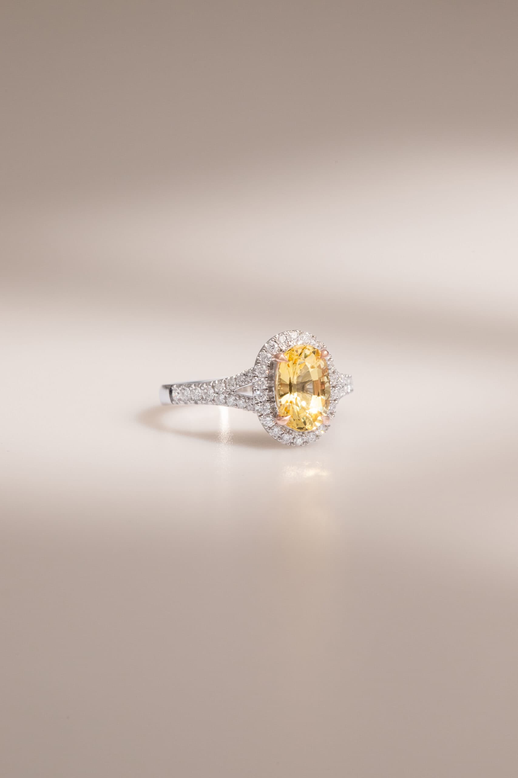 Bague saphir jaune, 1,77 ct