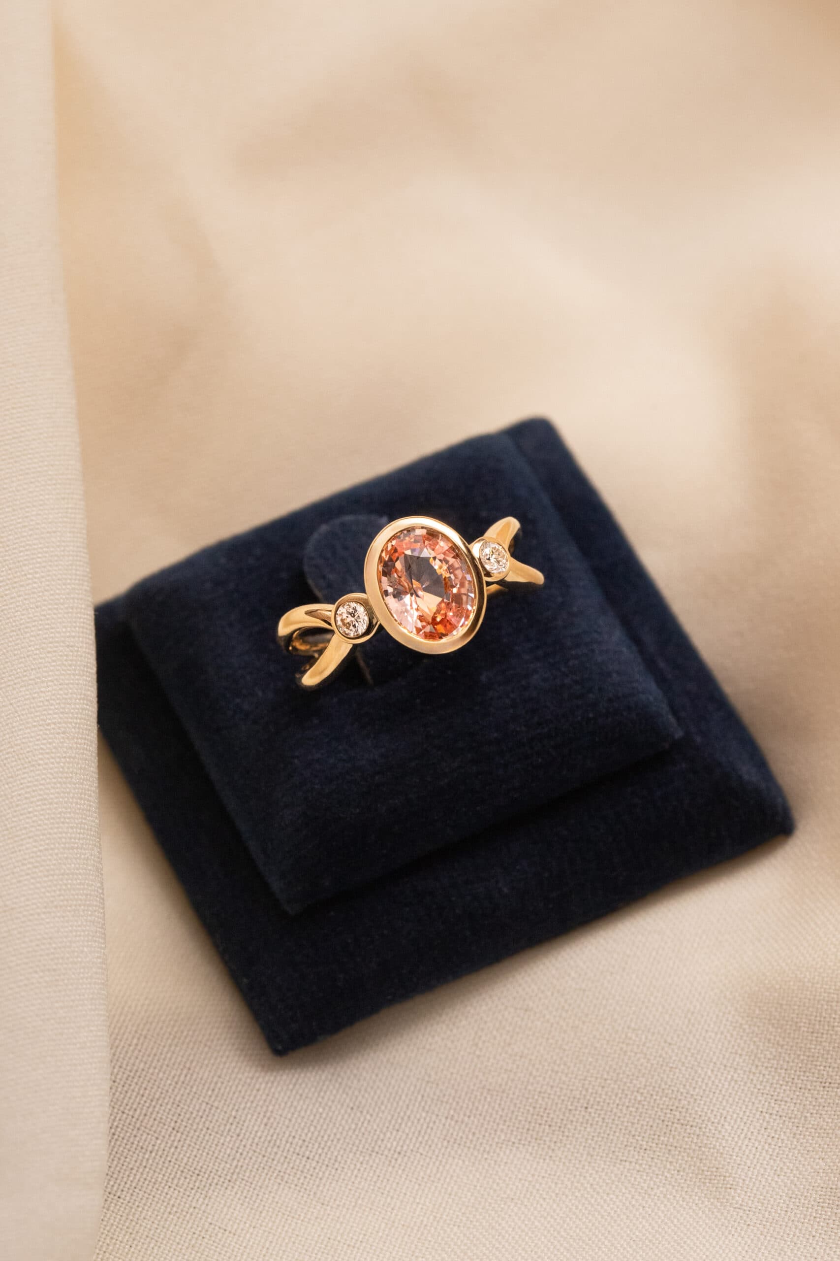 Bague saphir padparadscha, 1,56 ct