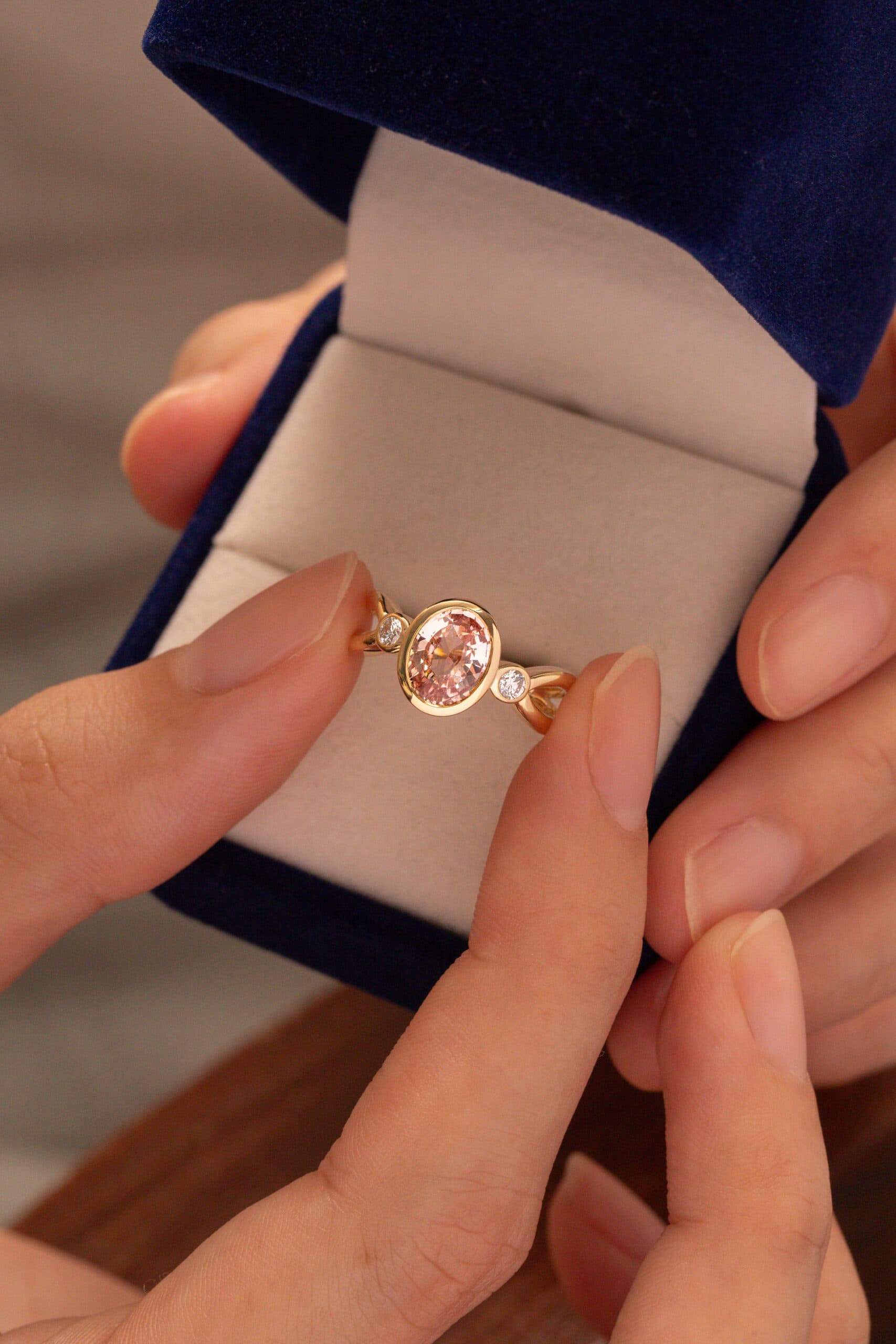 Bague saphir padparadscha, 1,56 ct