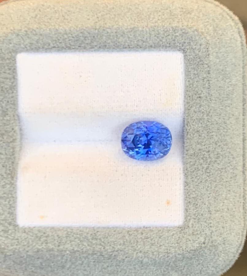 Blauer Ovaler Saphir 3,83 ct