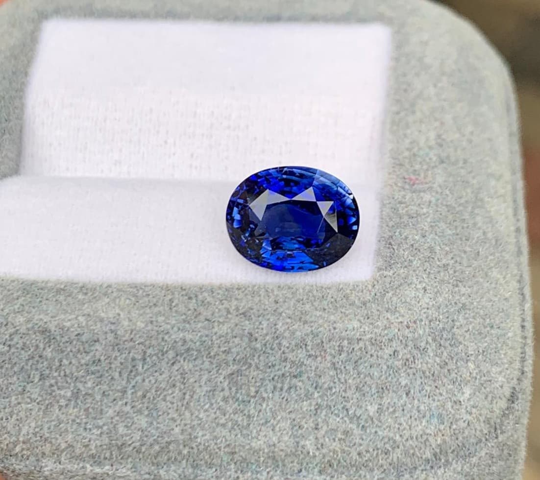 Blauer Ovaler Saphir 4,02 ct — Madagaskar