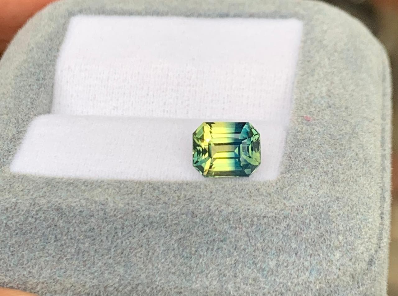 Bicolor-Saphir Rechteck 2,15 ct — Madagaskar
