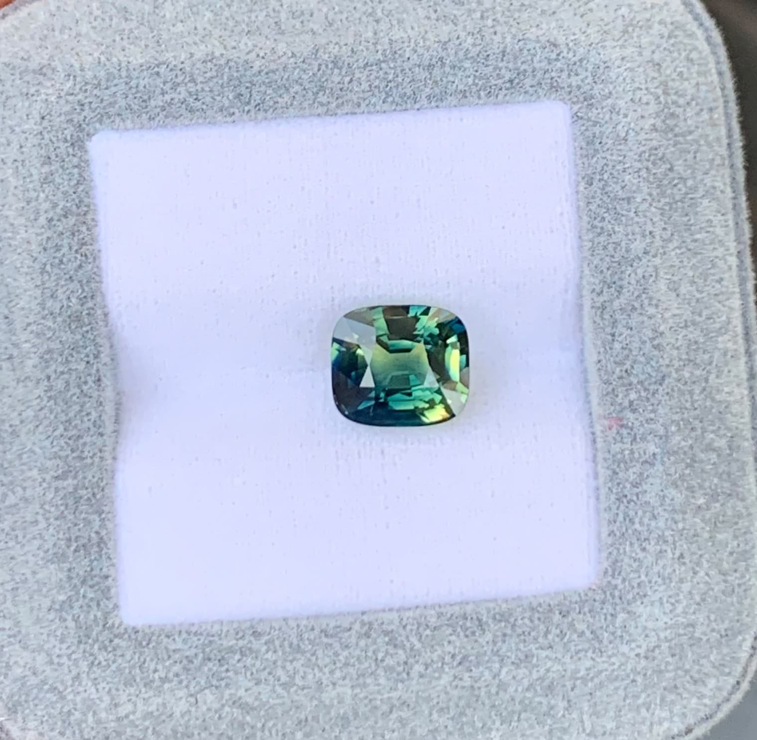 Teal-Saphir Kissenschliff 4,03 ct