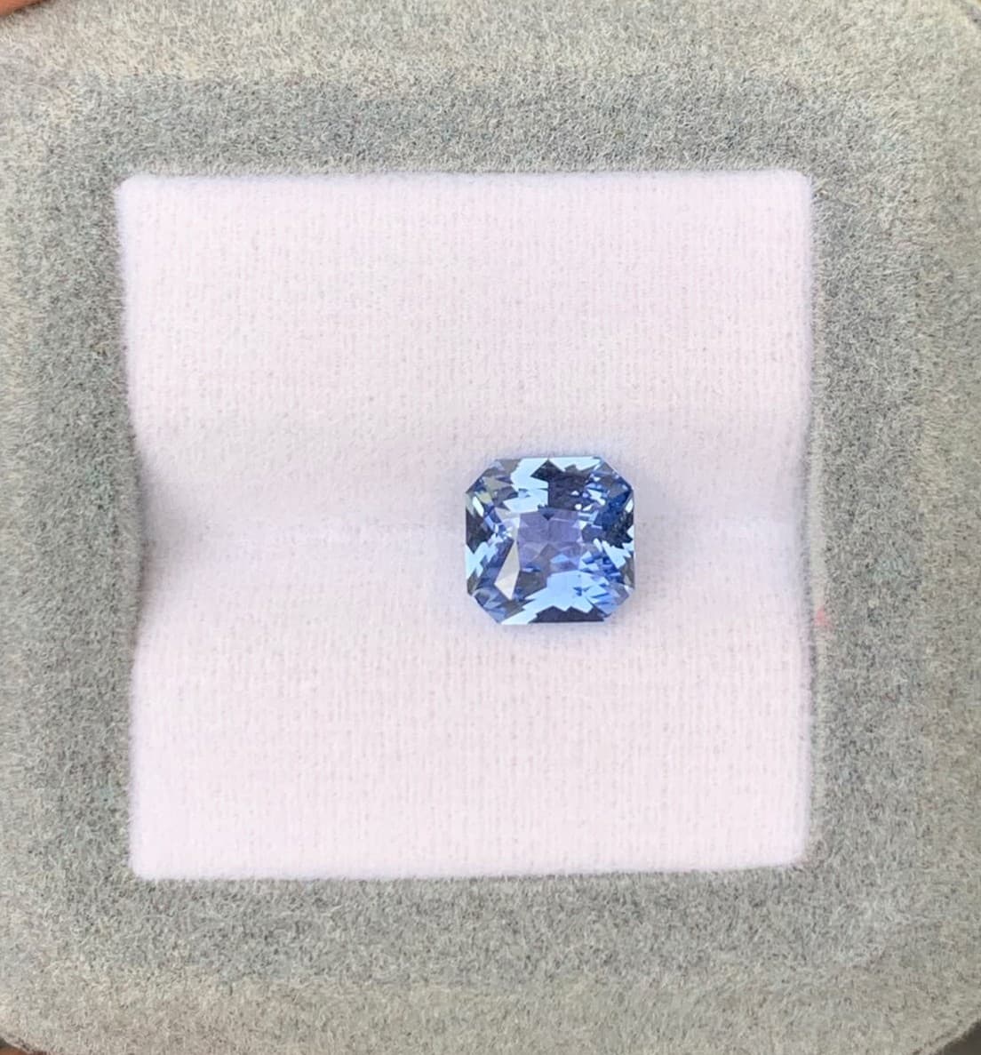 Schwarzer Saphir Radiant 2,52 ct