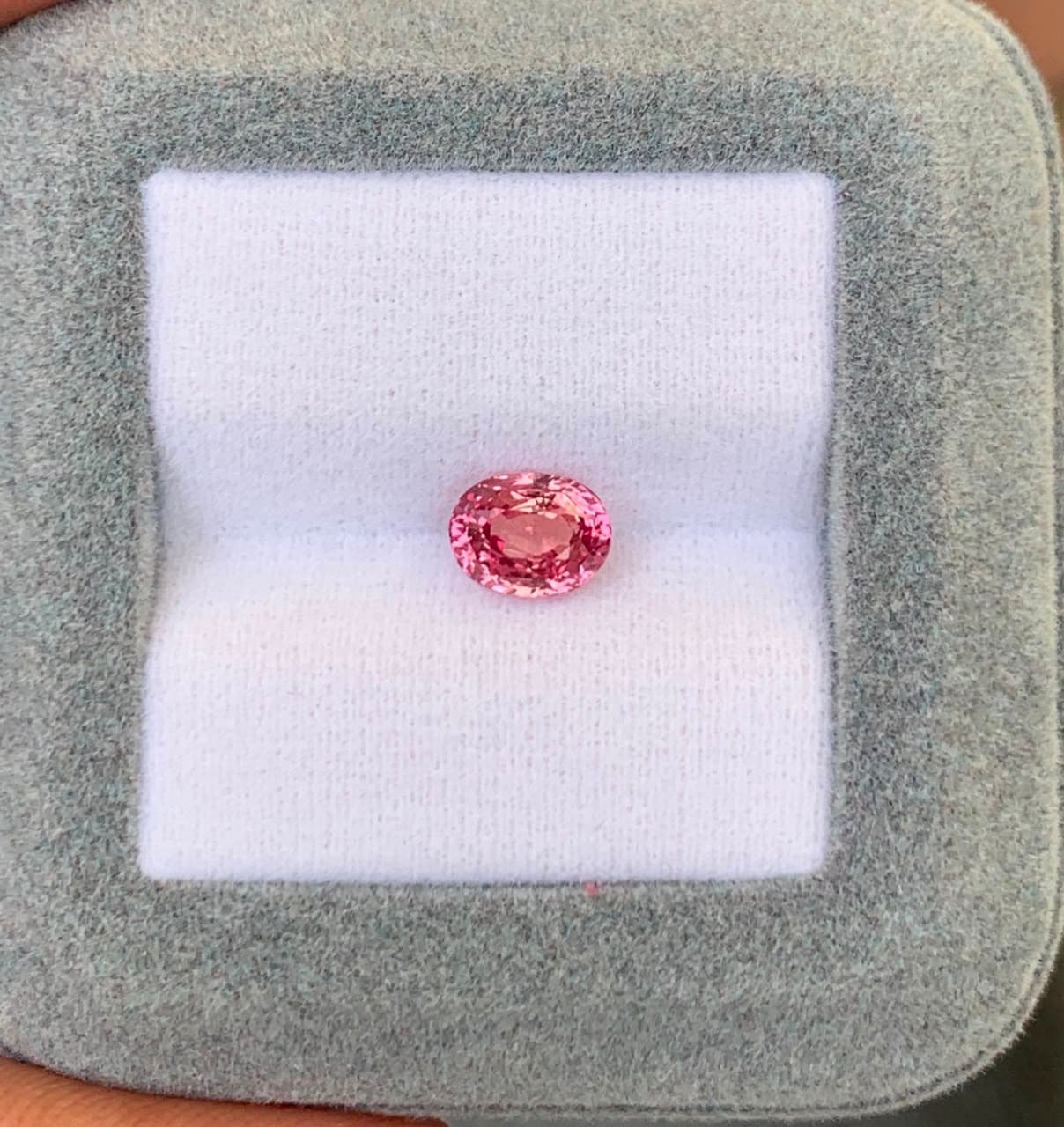 Padparadscha-Saphir Oval 1,52 kt — Madagaskar, Erhitzt