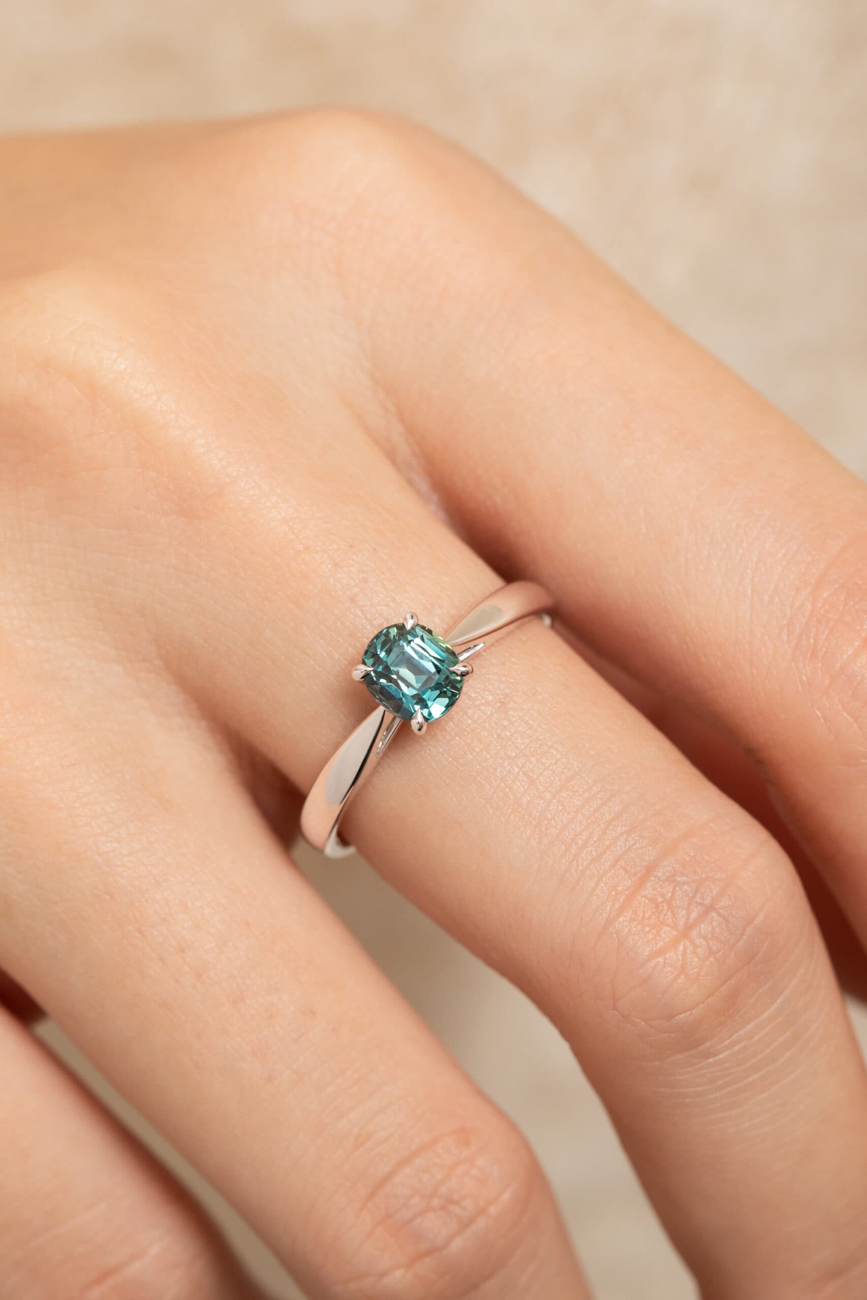 Bague saphir teal 1,22ct platine