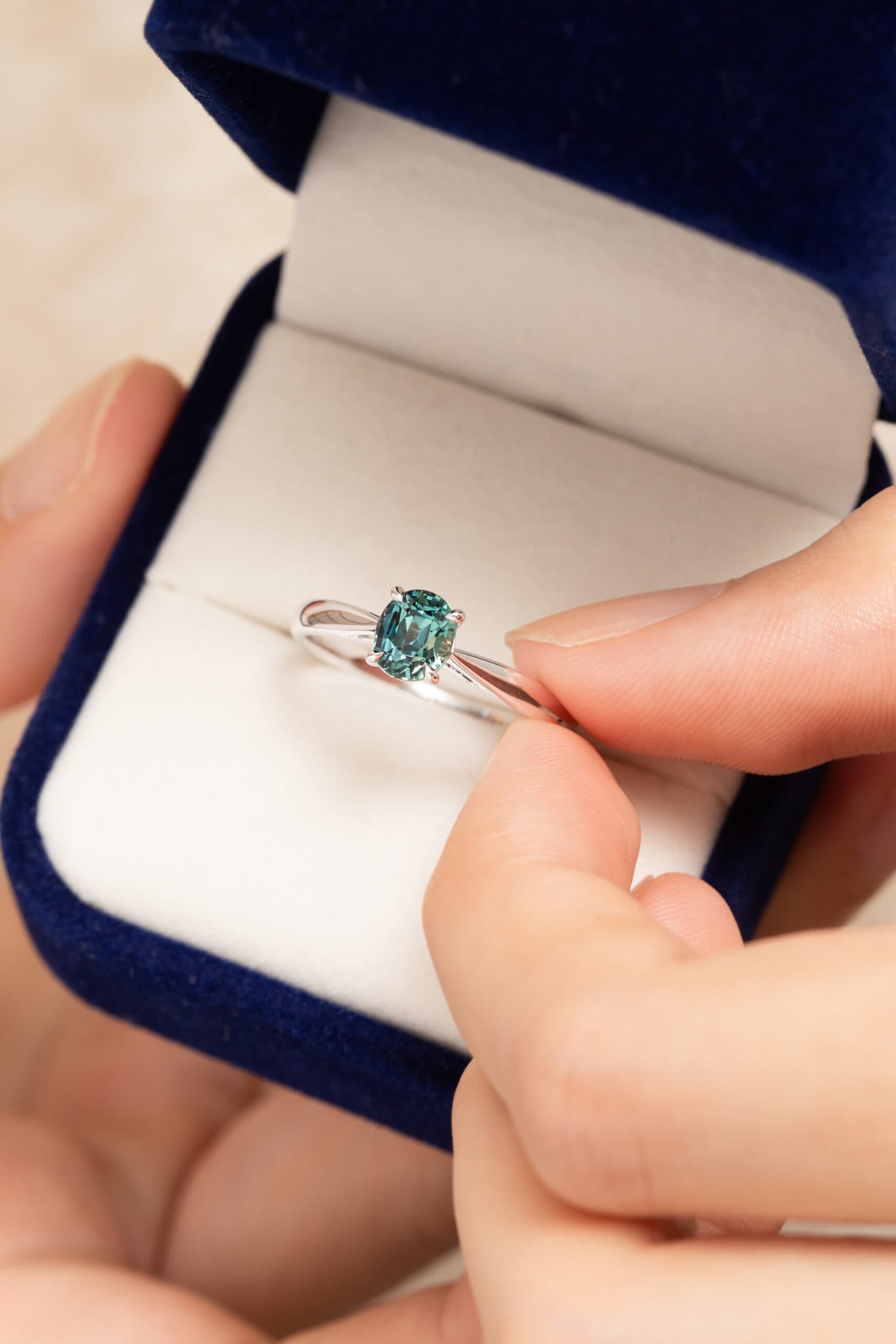 Bague saphir teal 1,22ct platine