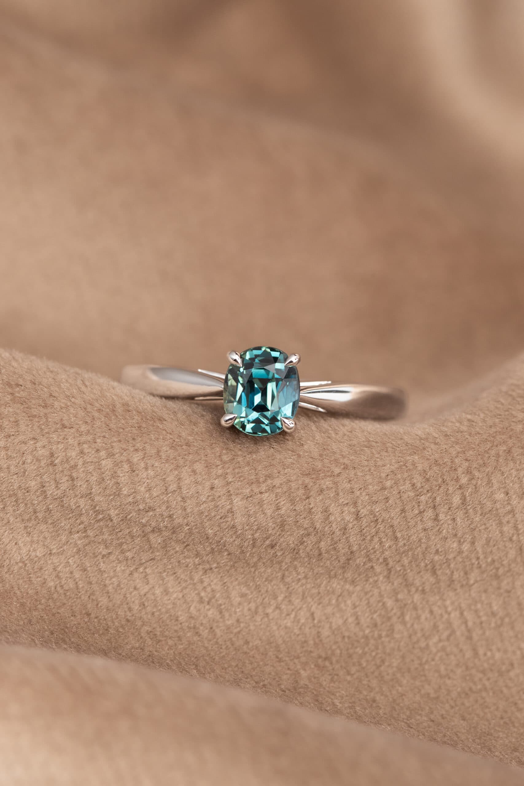 Bague saphir teal 1,22ct platine