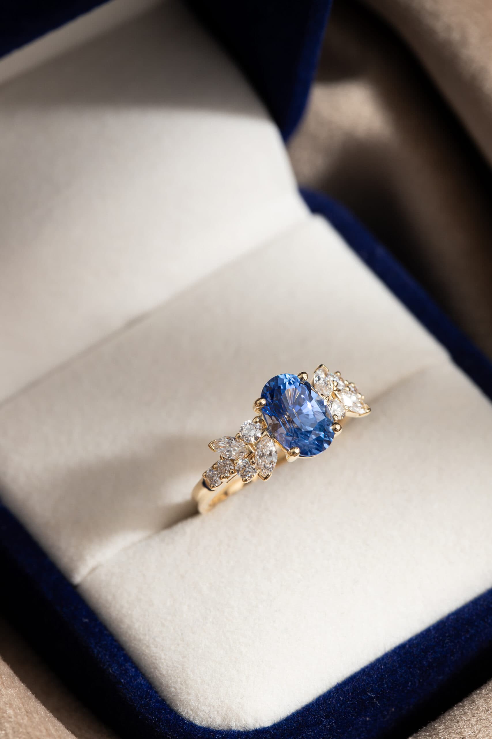 bague saphir bleu florale