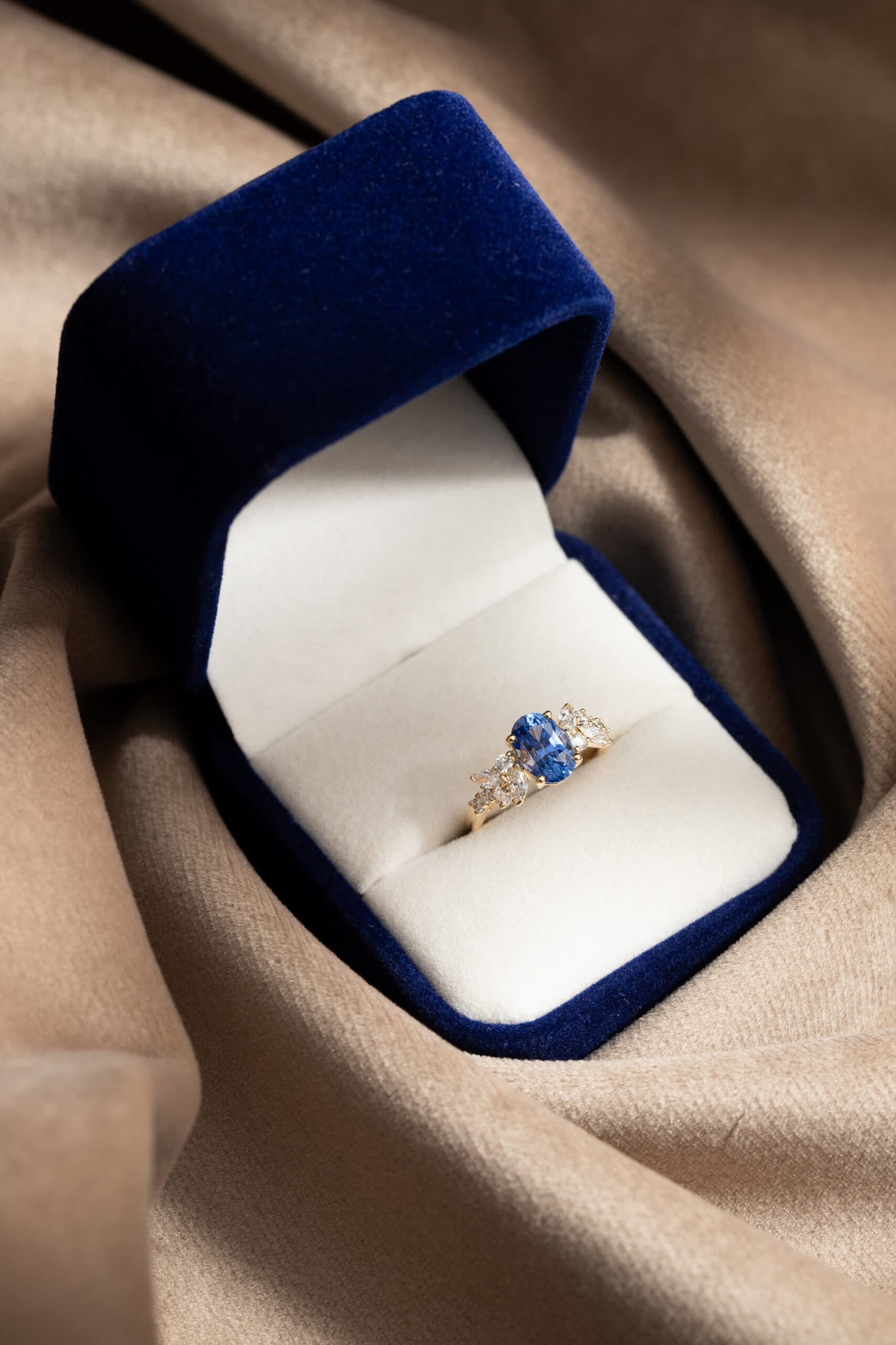 bague saphir bleu florale