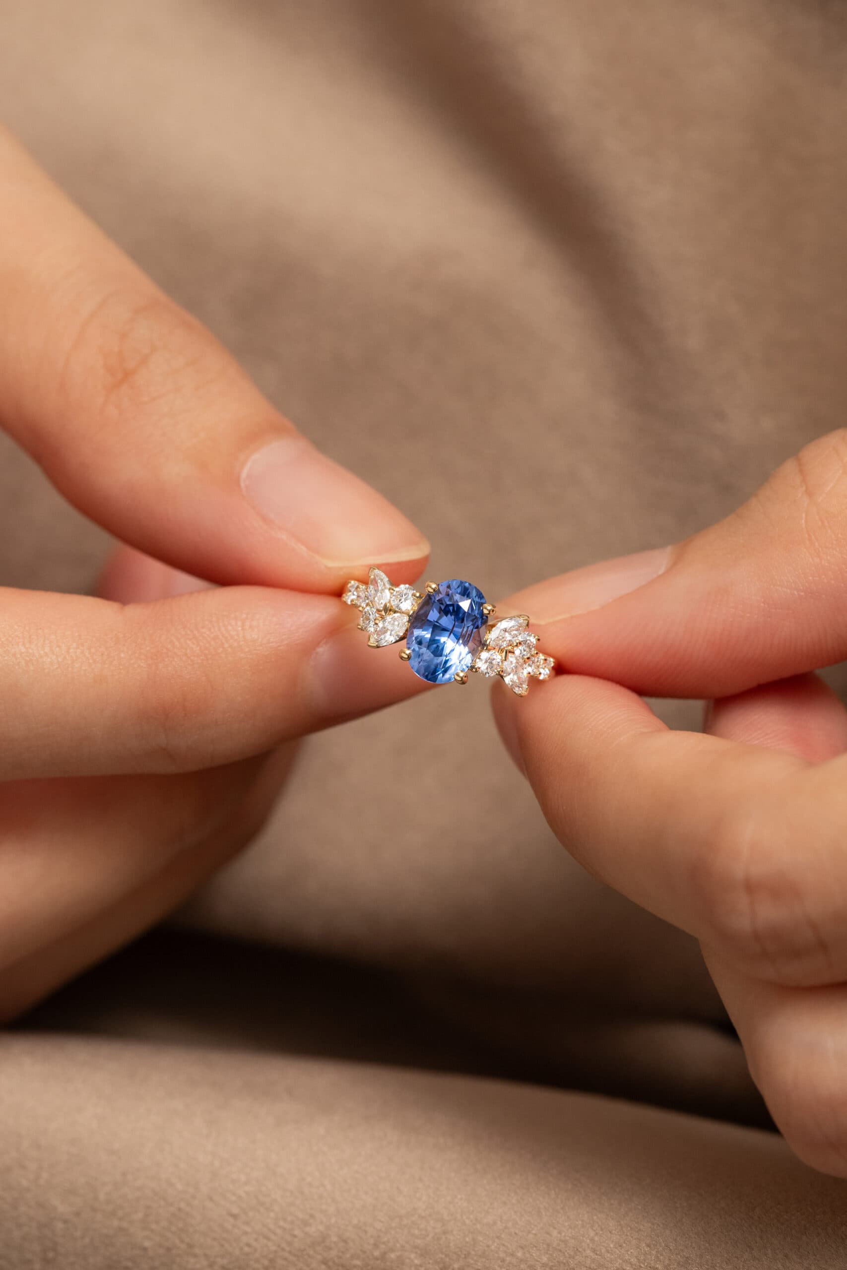 bague saphir bleu florale