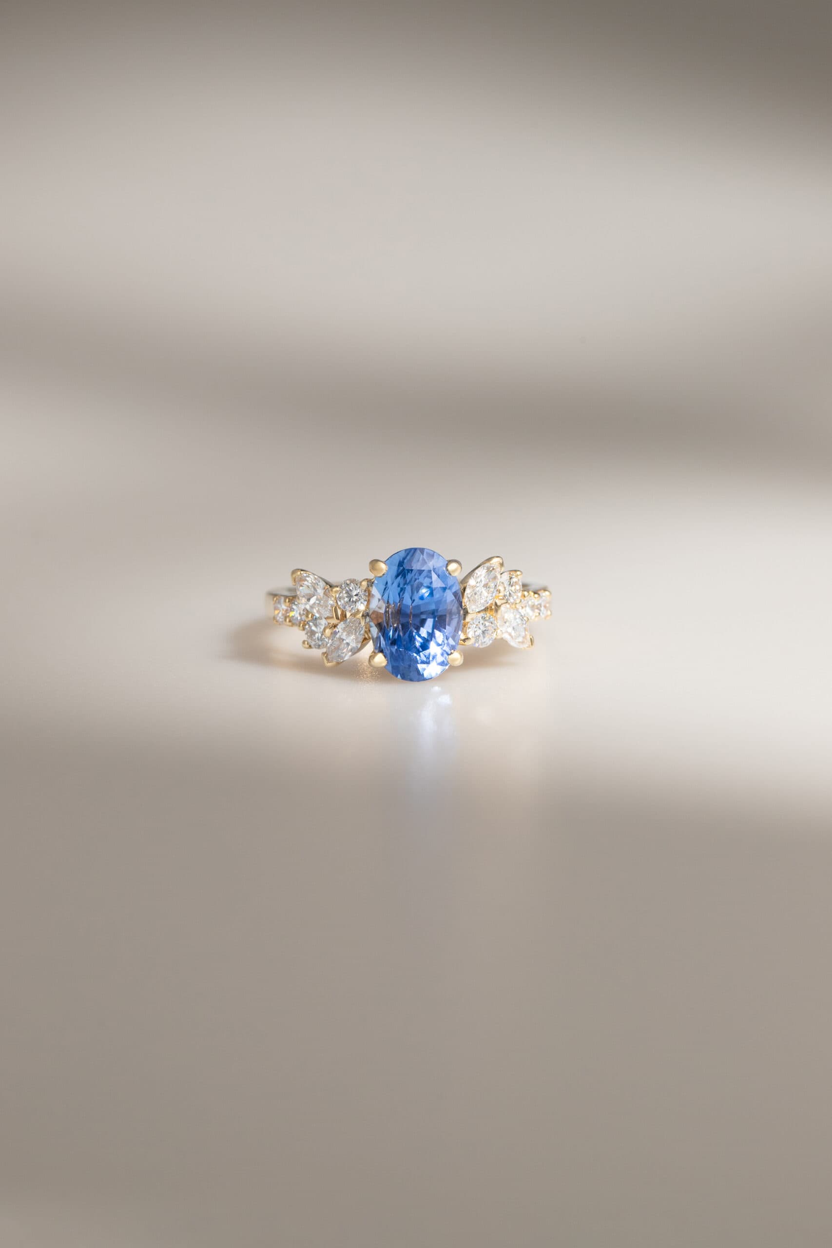 bague saphir bleu florale