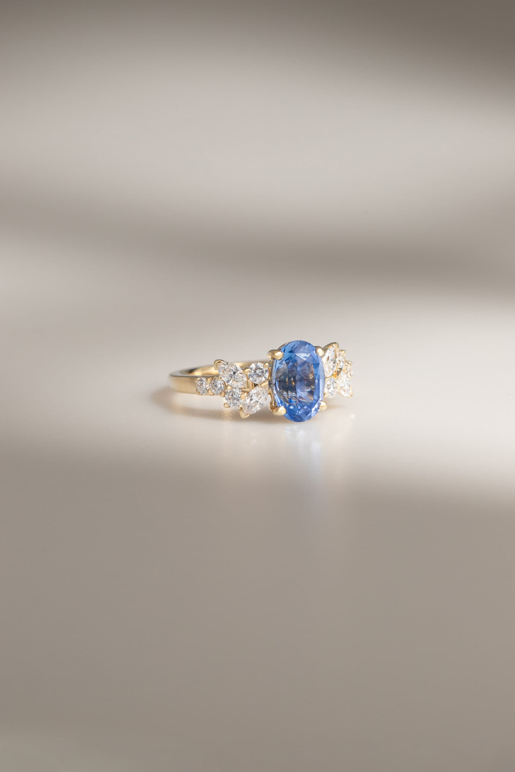 bague saphir bleu florale
