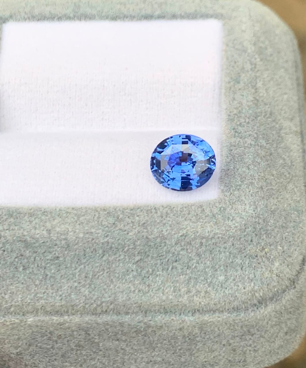 Zafiro Azul Oval de 2,06ct