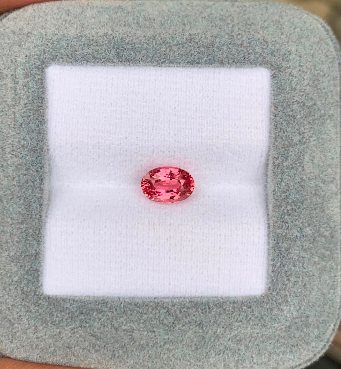 Zafiro Padparadscha Oval de 1,51ct — Madagascar
