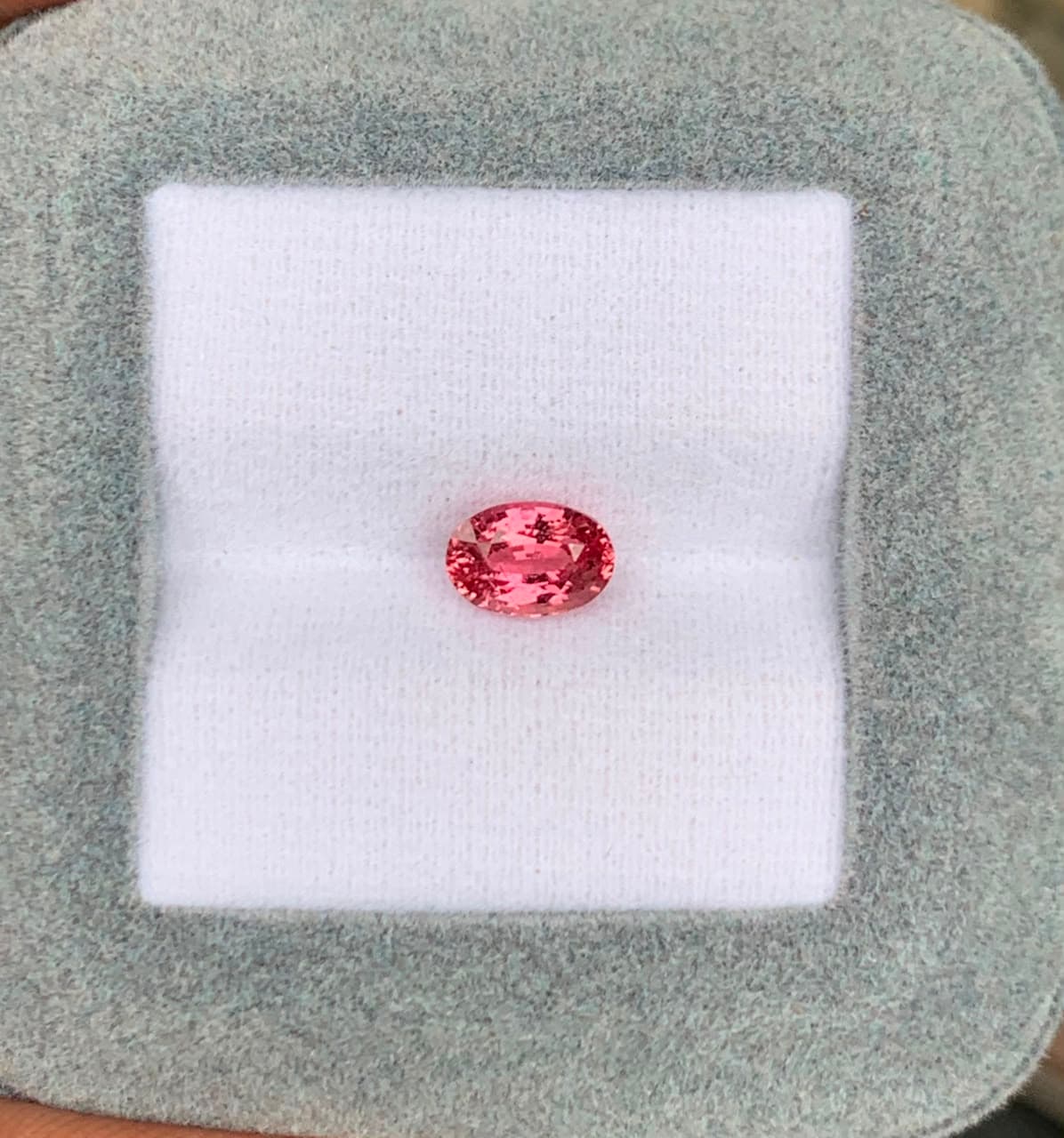Zafiro Padparadscha Oval de 1,51ct — Madagascar