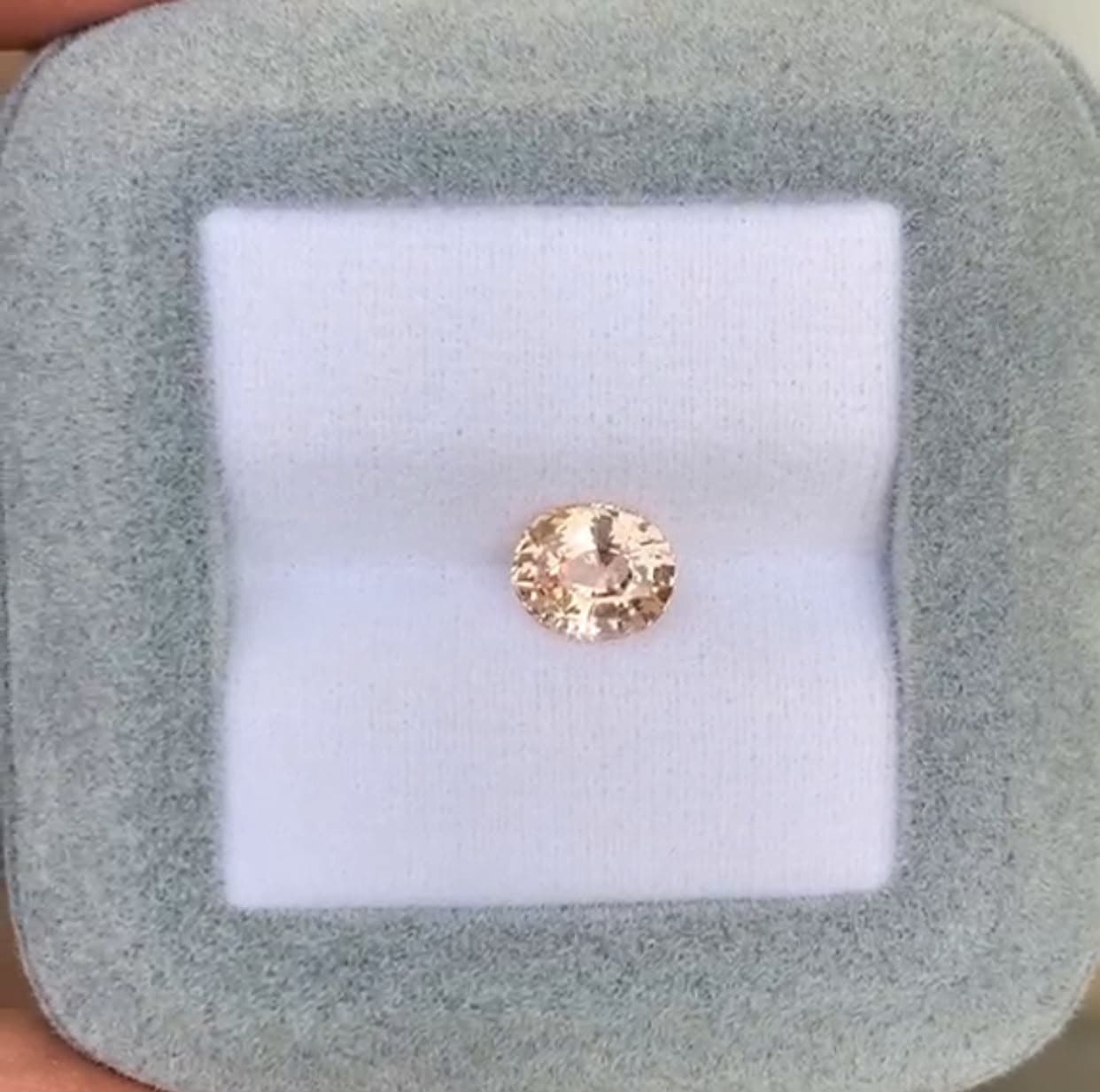 Saphir Pêche Ovale de 1,60ct