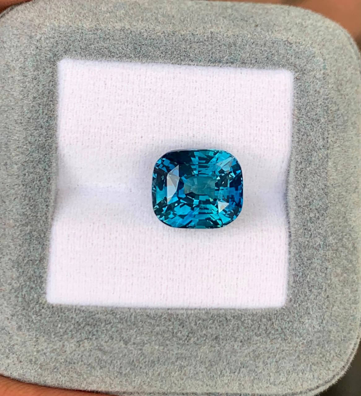 Teal-Saphir Kissen 10,20 ct