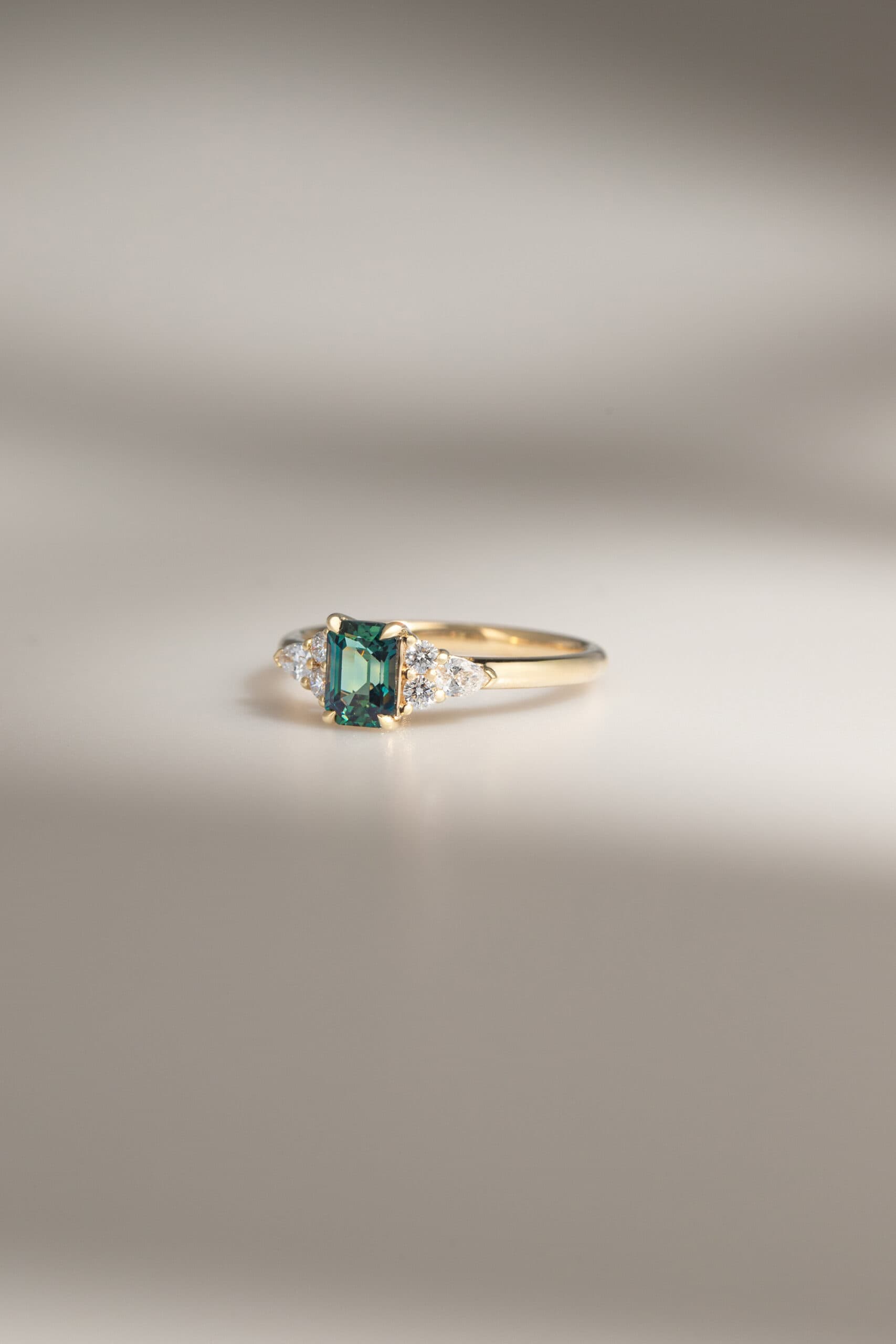 saphir teal madagascar epaule fiancailles bonnot paris